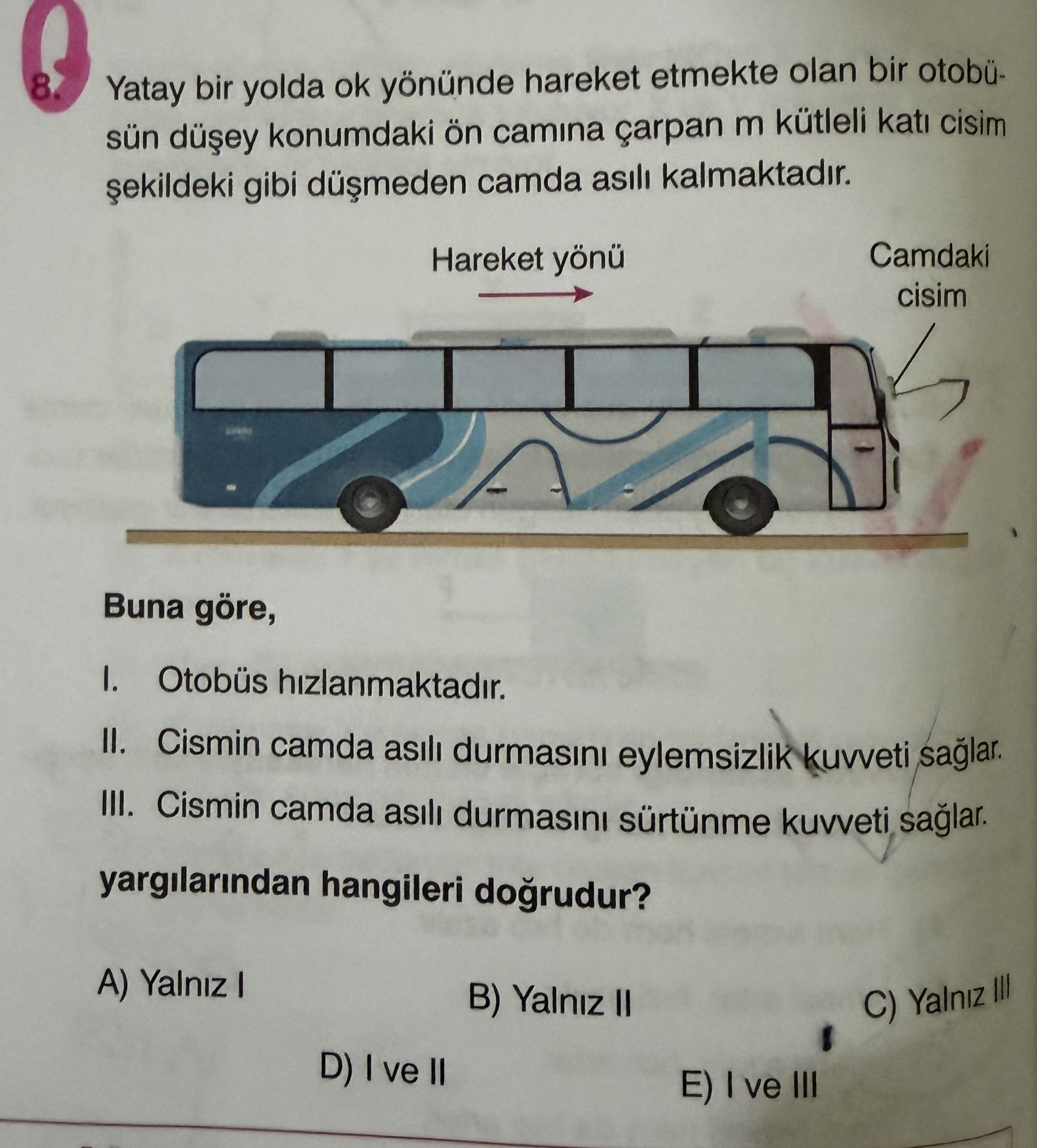 Yatay bir yolda ok yönünde hareket etmekte olan bir otobüsün düşey konumdaki ön camına çarpan m