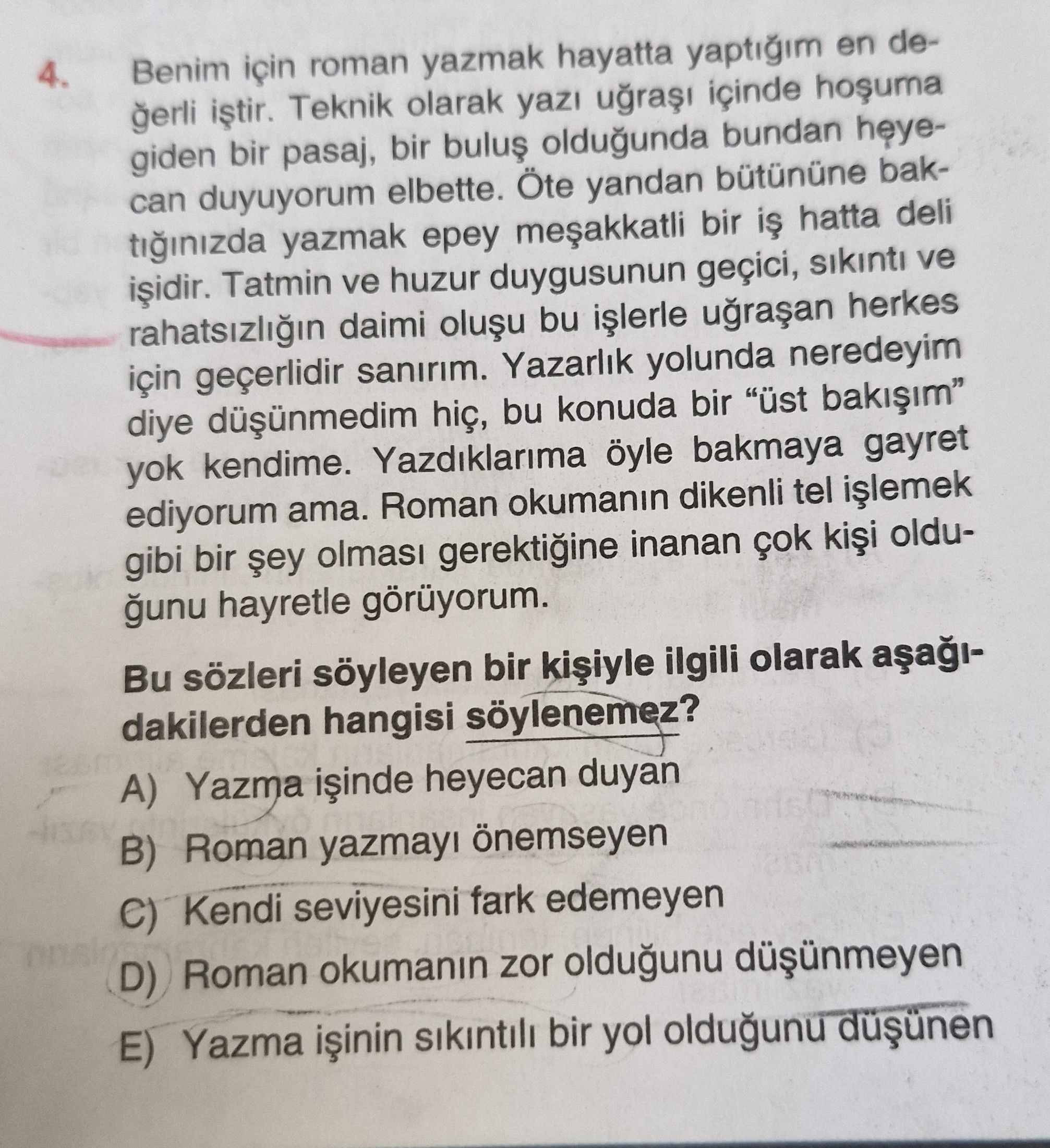 Benim için roman yazmak hayatta yaptığım en değerli iştir. Teknik olarak yazı uğraşı içinde hoşuma