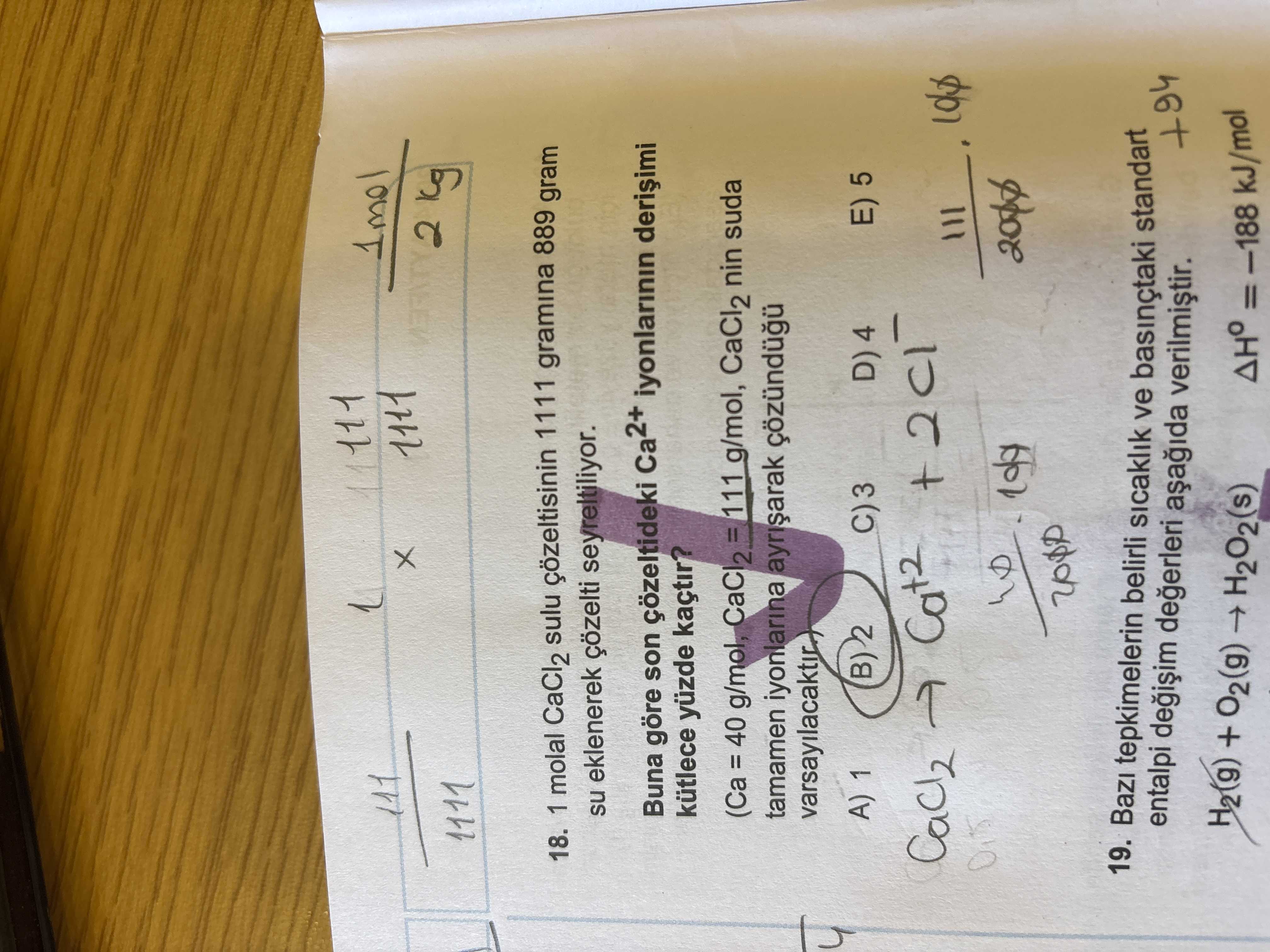 1 molal CaCl₂ sulu çözeltisinin 1111 gramına 889 gram su eklenerek çözelti seyreltiliyor. Buna göre