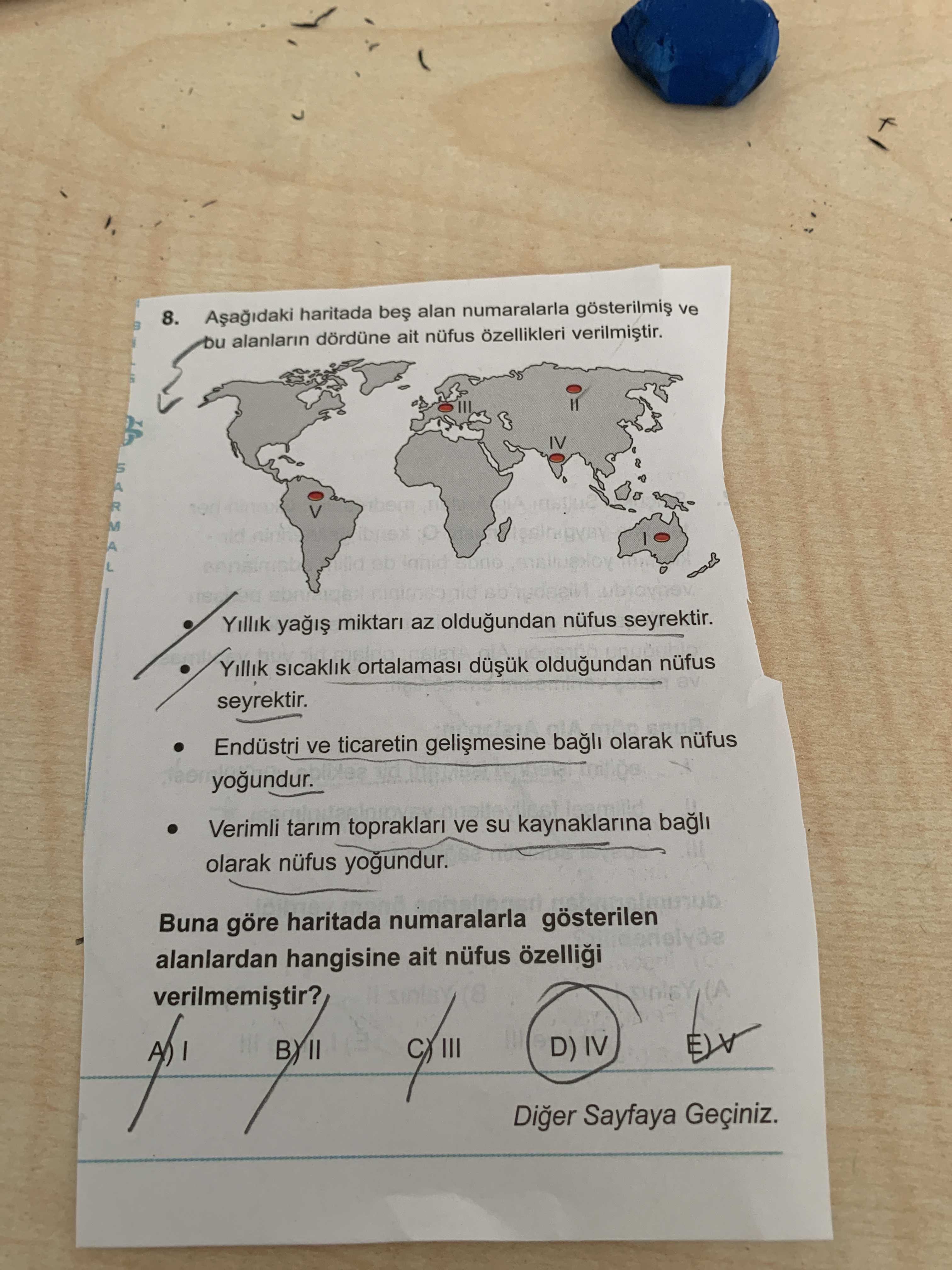 Aşağıdaki haritada beş alan numaralarla gösterilmiş ve bu alanların dördüne ait nüfus özellikleri