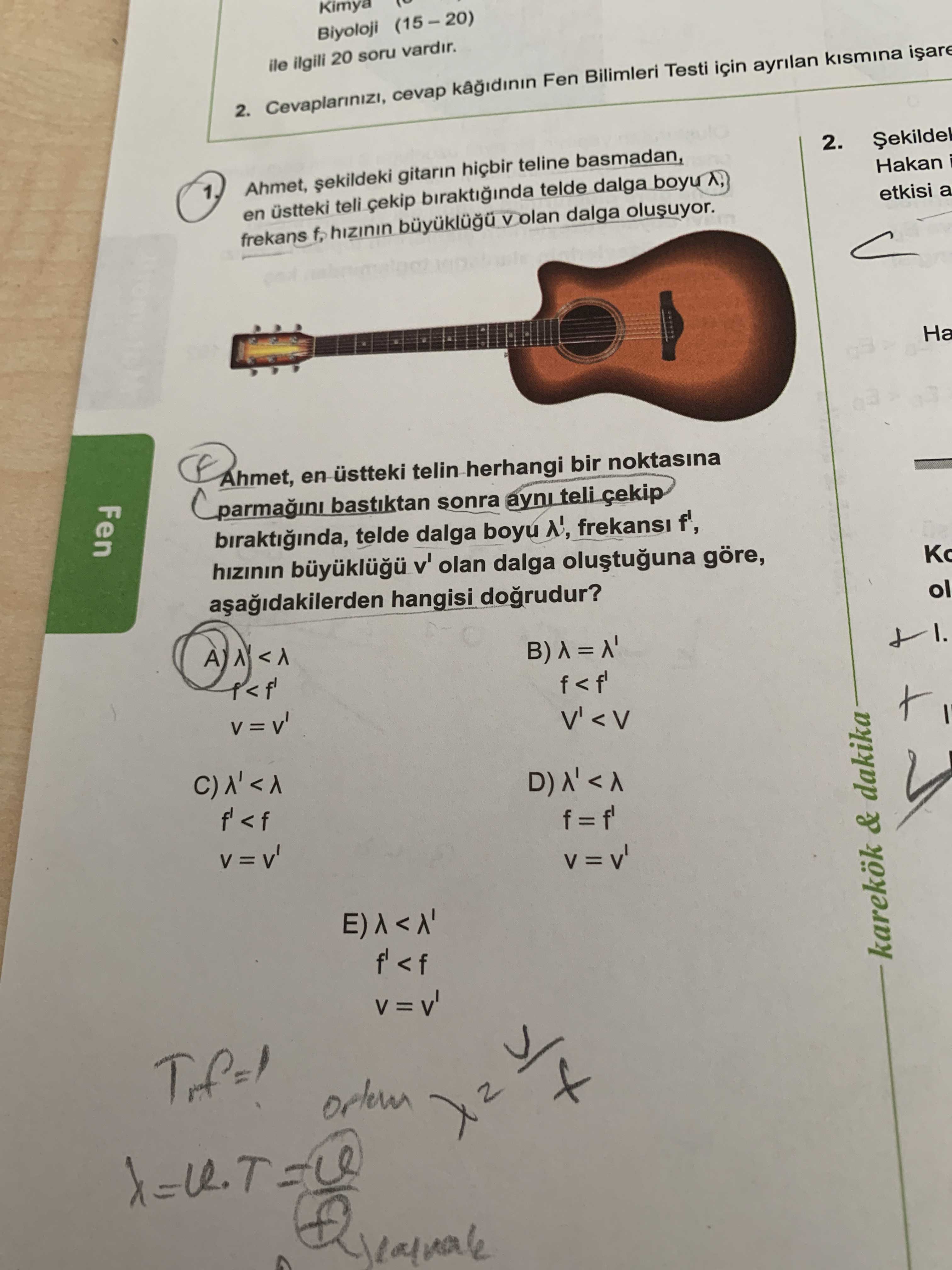 Ahmet, şekildeki gitarın hiçbir teline basmadan, en üstteki teli çekip bıraktığında telde dalga boyu