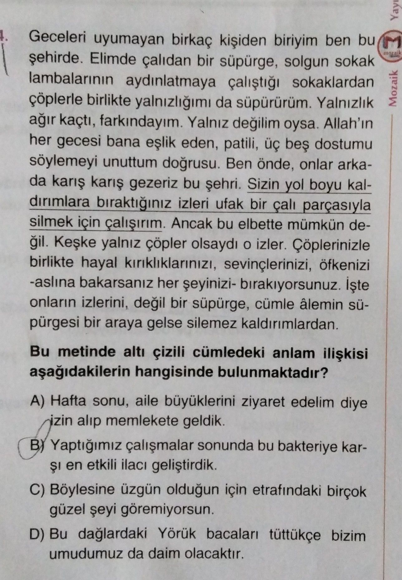 Geceleri uyumayan birkaç kişiden biriyim ben bu şehirde. Elimde çalıdan bir süpürge, solgun sokak