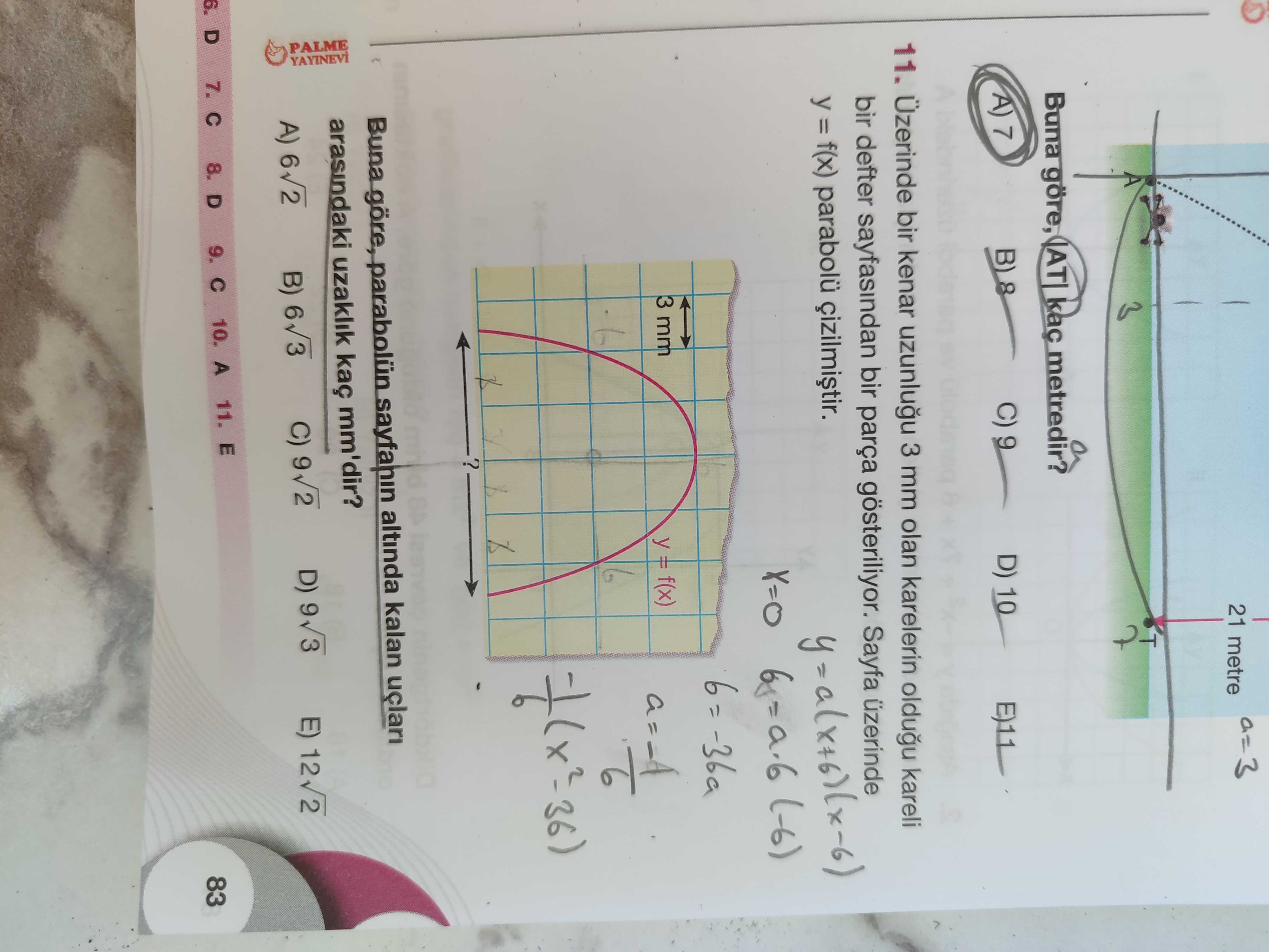 Üzerinde bir kenar uzunluğu 3 mm olan karelerin olduğu kareli bir defter sayfasından bir parça