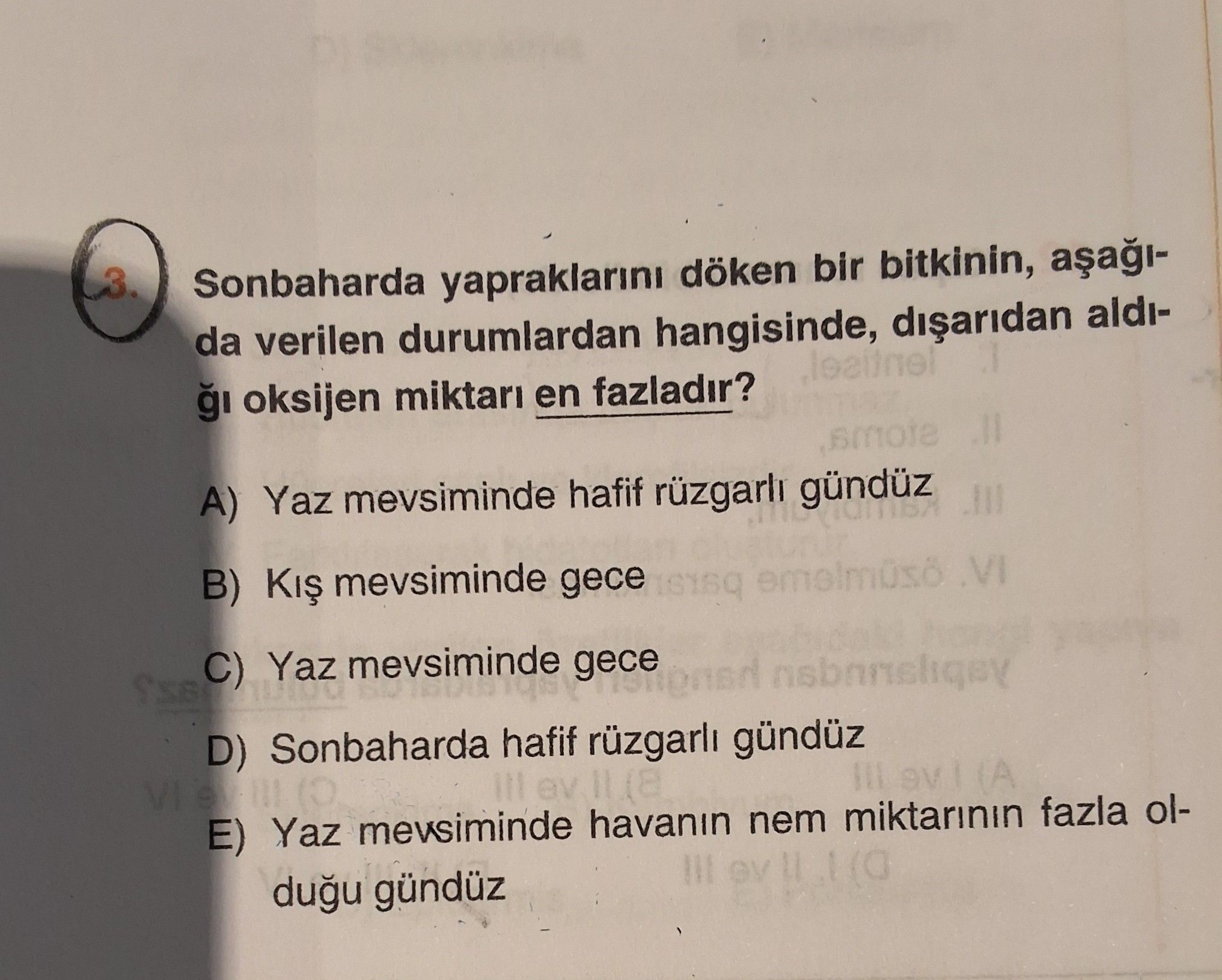 Sonbaharda yapraklarını döken bir bitkinin, aşağıda verilen durumlardan hangisinde, dışarıdan aldığı