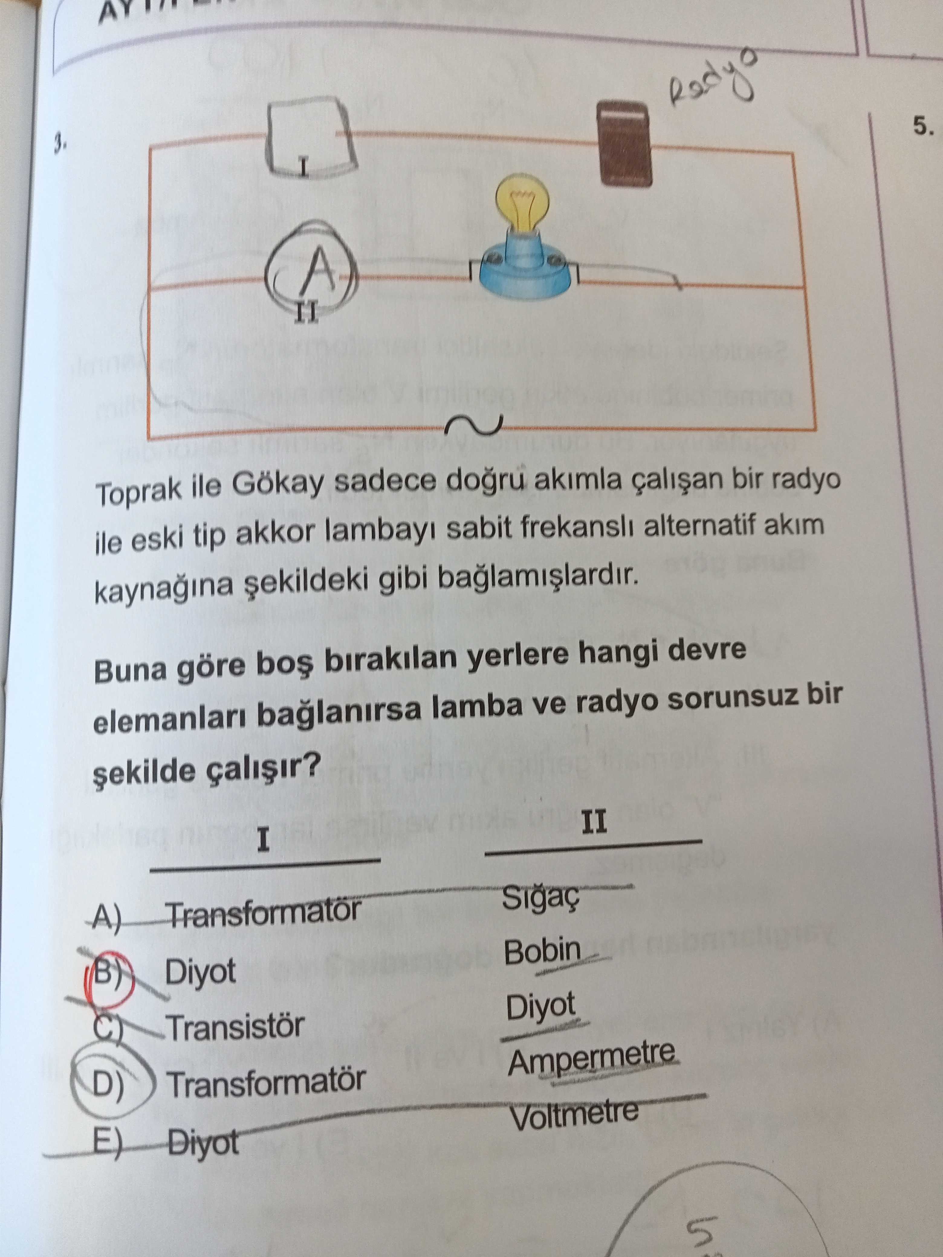 Toprak ile Gökay sadece doğru akımla çalışan bir radyo ile eski tip akkor lambayı sabit frekanslı