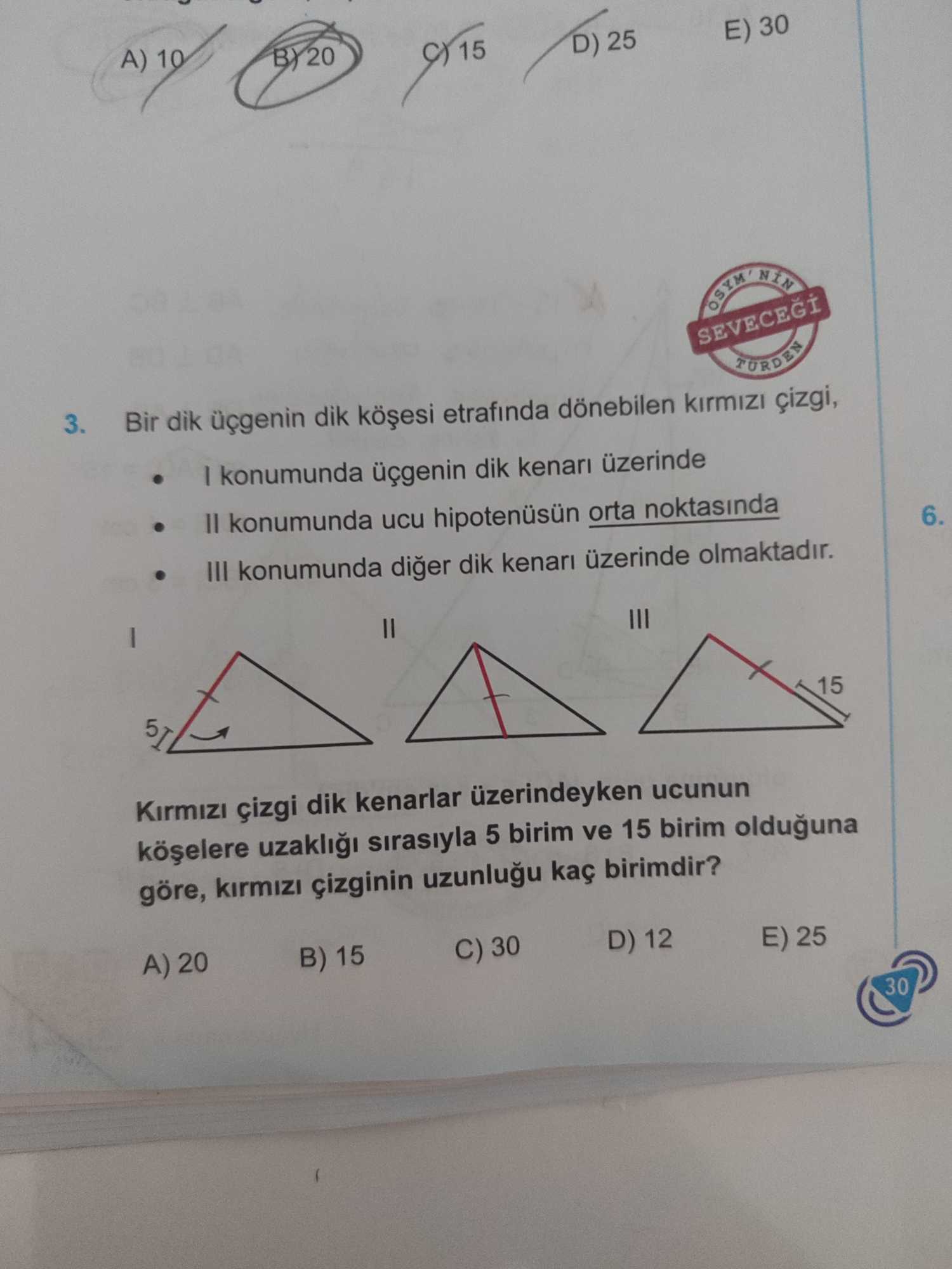 Bir dik üçgenin dik köşesi etrafında dönebilen kırmızı çizgi, • I konumunda üçgenin dik kenarı