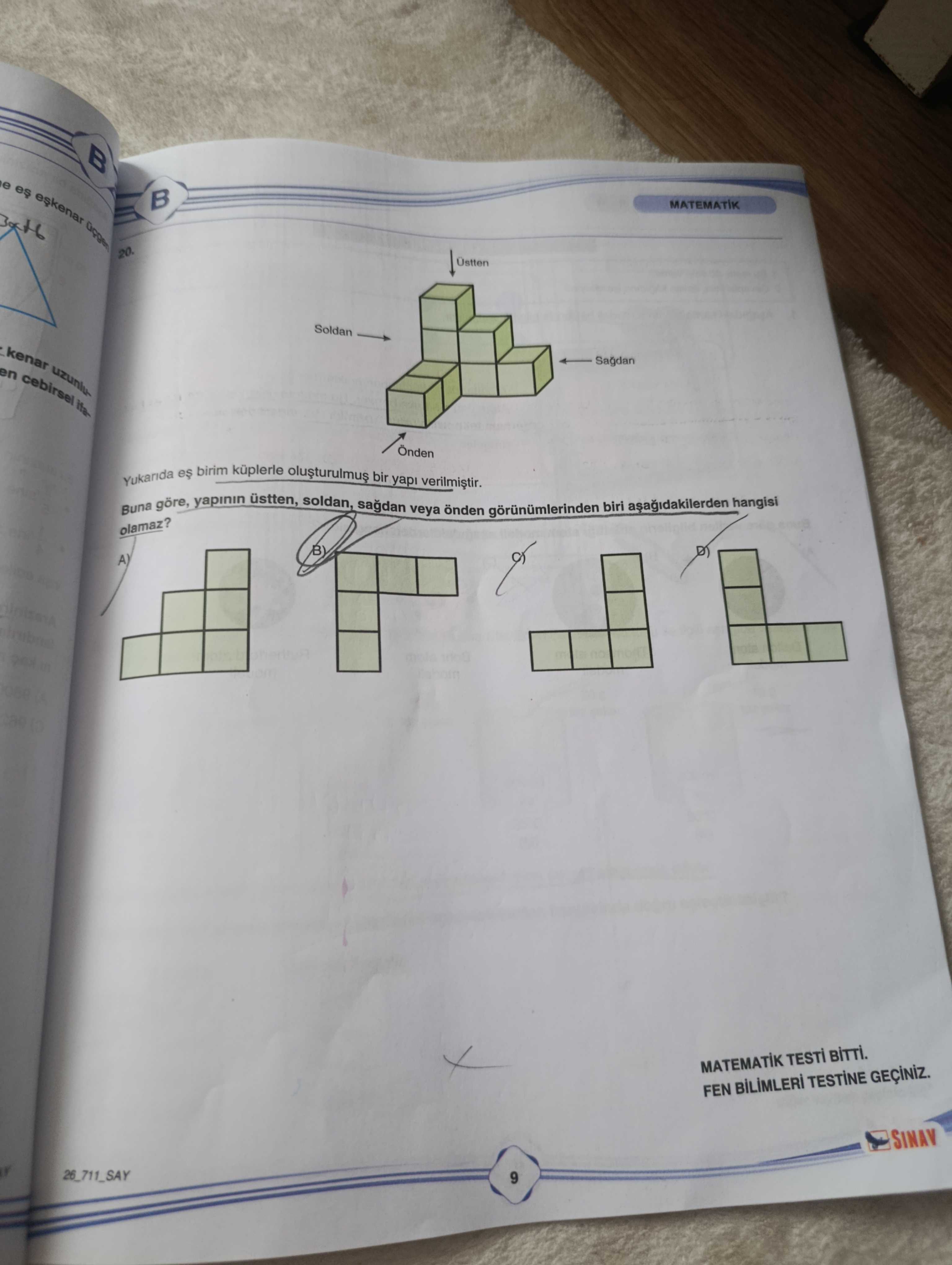 Yukarıda eş birim küplerle oluşturulmuş bir yapı verilmiştir. Buna göre, yapının üstten, soldan