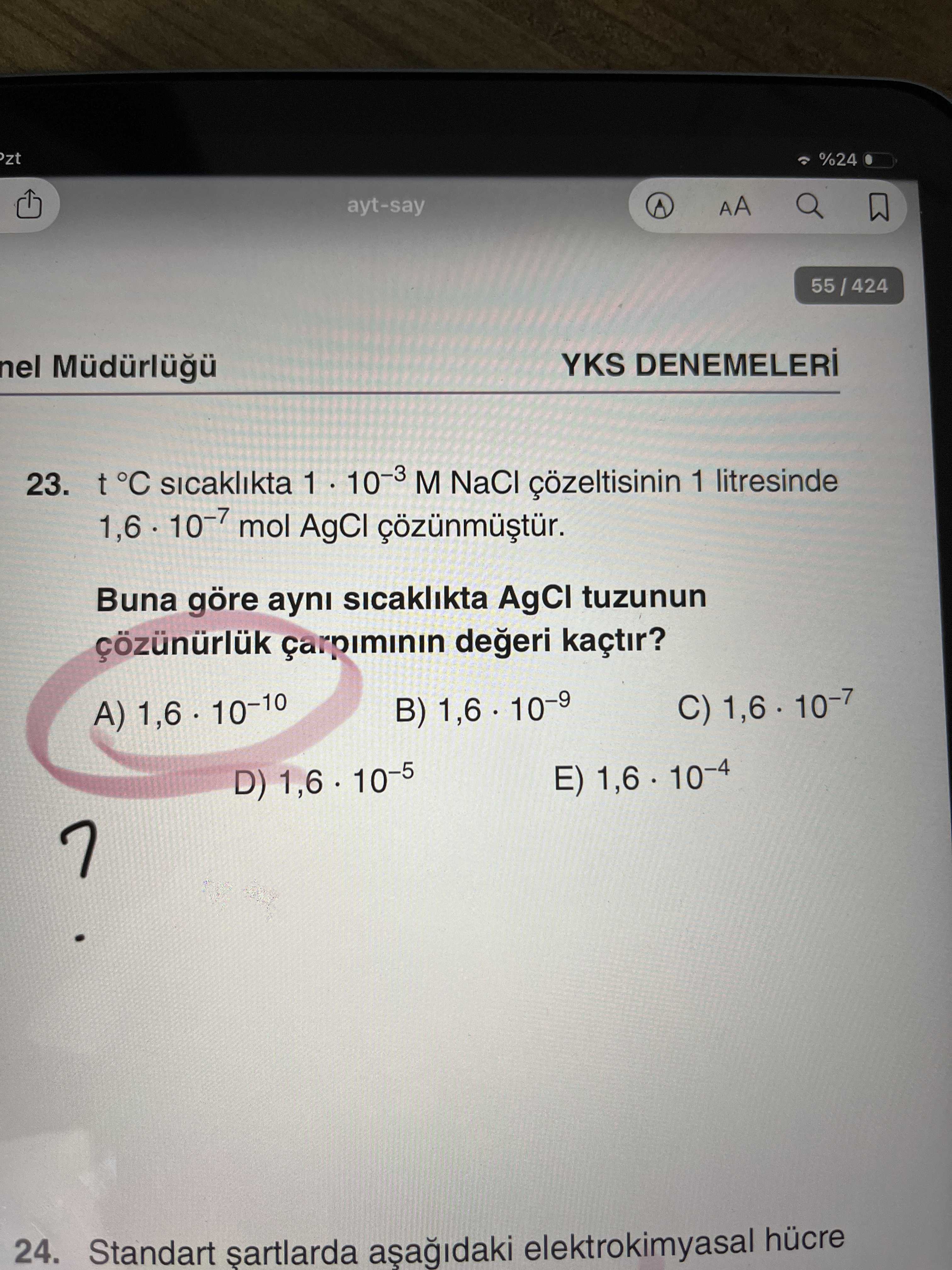 t °C sıcaklıkta 1 · 10⁻³ M NaCl çözeltisinin 1 litresinde 1,6 · 10⁻⁷ mol AgCl çözünmüştür. Buna göre