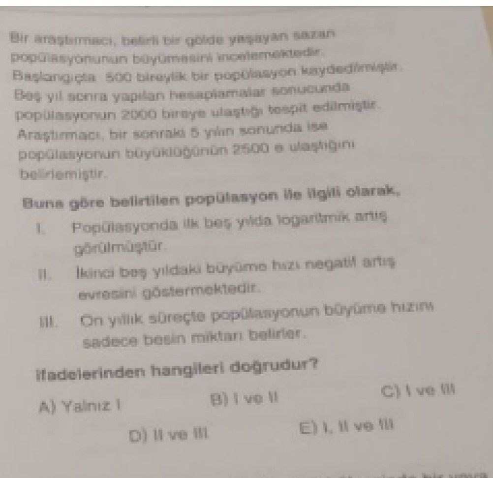 Bir araştırmacı, belirli bir gölde yaşayan sazan populasyonunun büyümesini incelemektedir