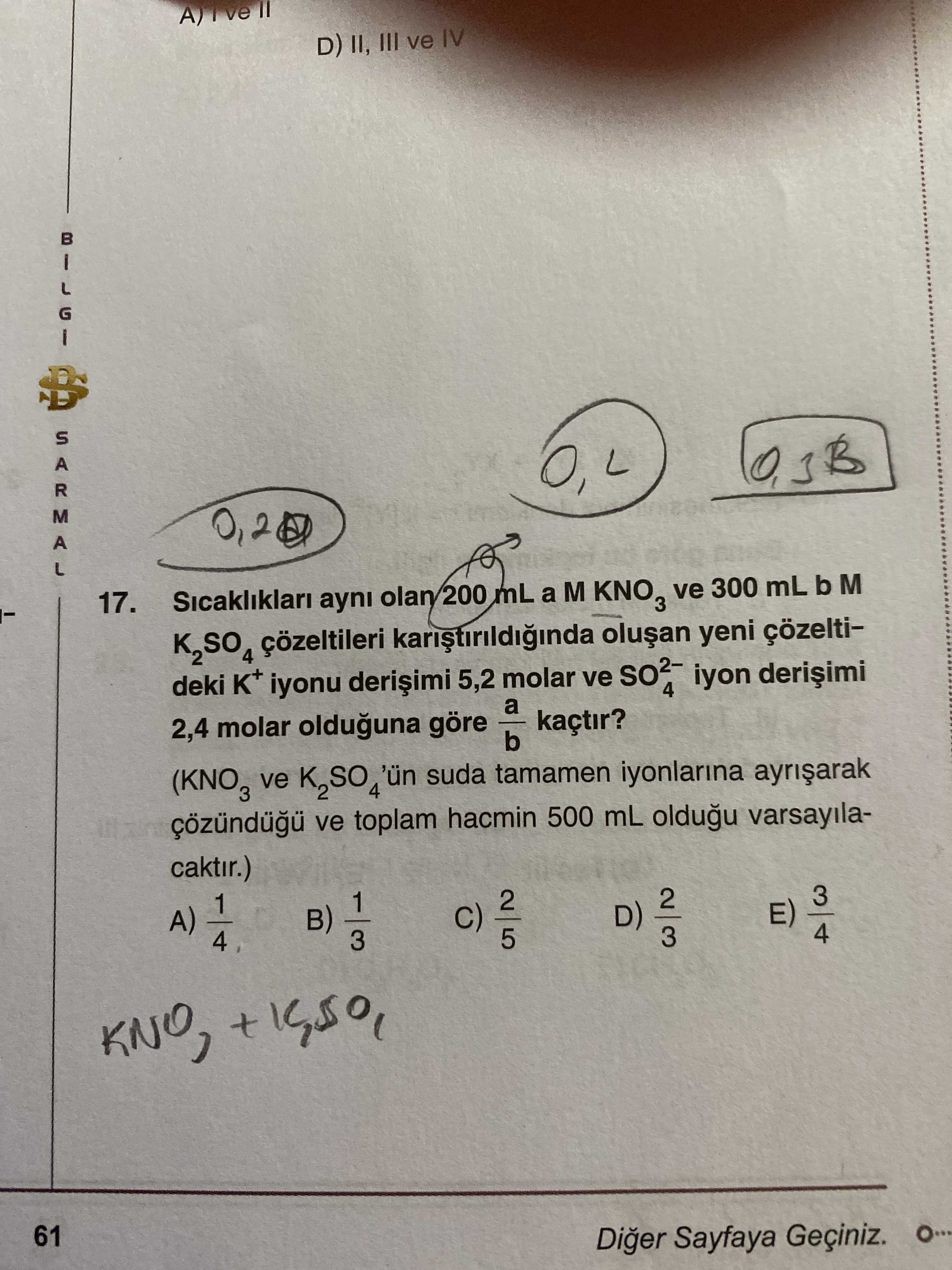 Sıcaklıkları aynı olan 200 mL a M KNO₃ ve 300 mL b M K₂SO₄ çözeltileri karıştırıldığında oluşan yeni