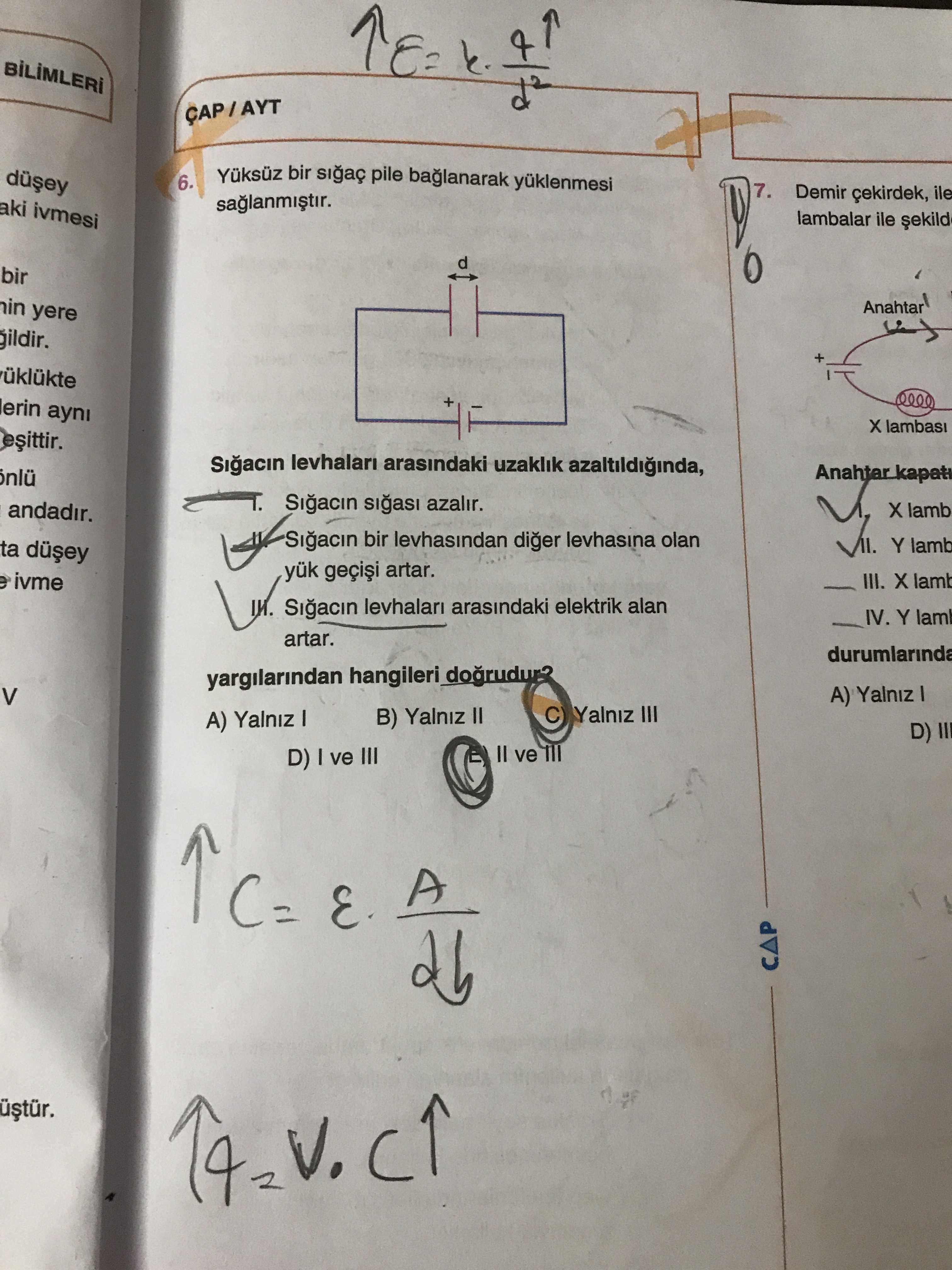 Yüksüz bir sığaç pile bağlanarak yüklenmesi sağlanmıştır. Sığacın levhaları arasındaki uzaklık