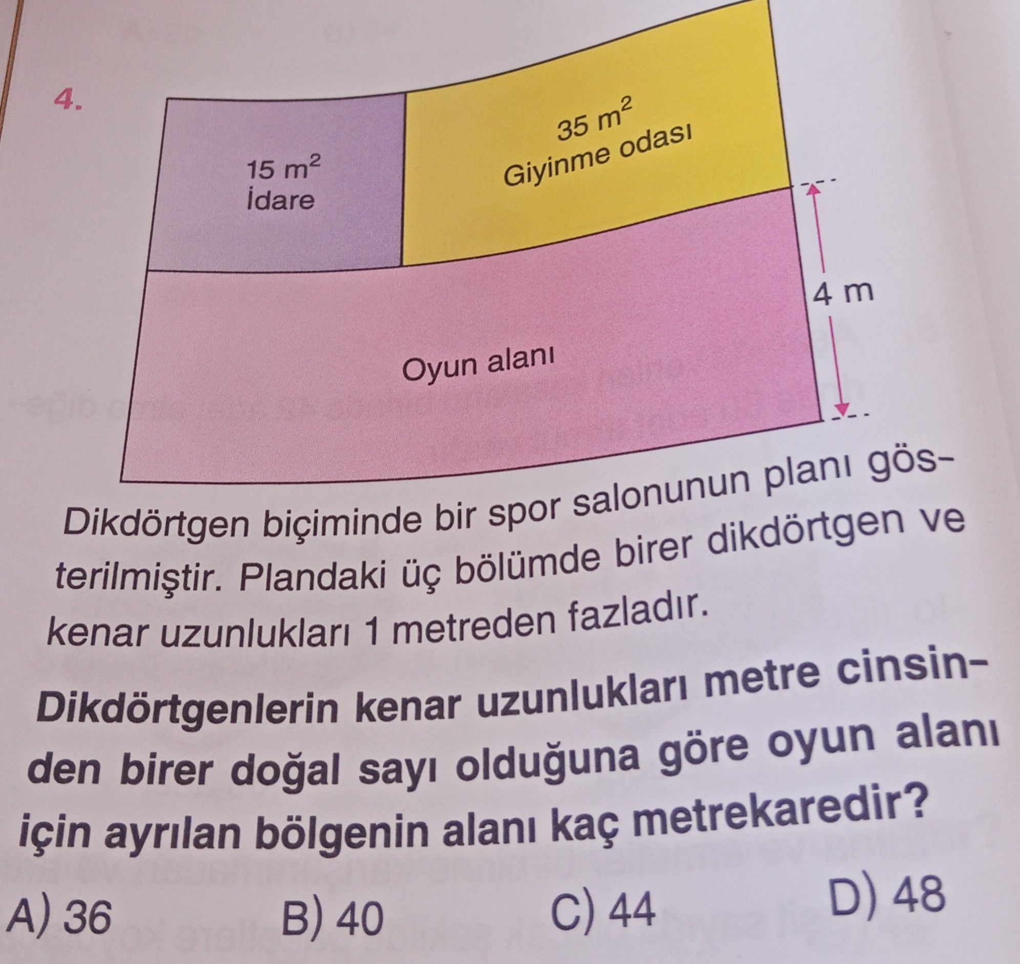 Dikdörtgen biçiminde bir spor salonunun planı gösterilmiştir. Plandaki üç bölümde birer dikdörtgen