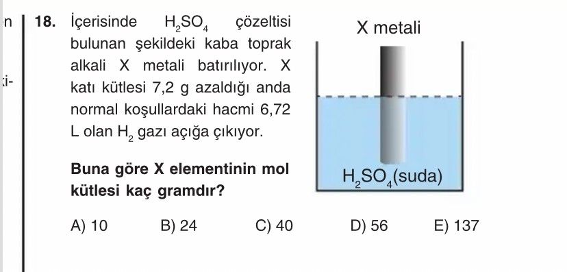 İçerisinde H₂SO₄ çözeltisi bulunan şekildeki kaba toprak alkali X metali batırılıyor. X katı kütlesi