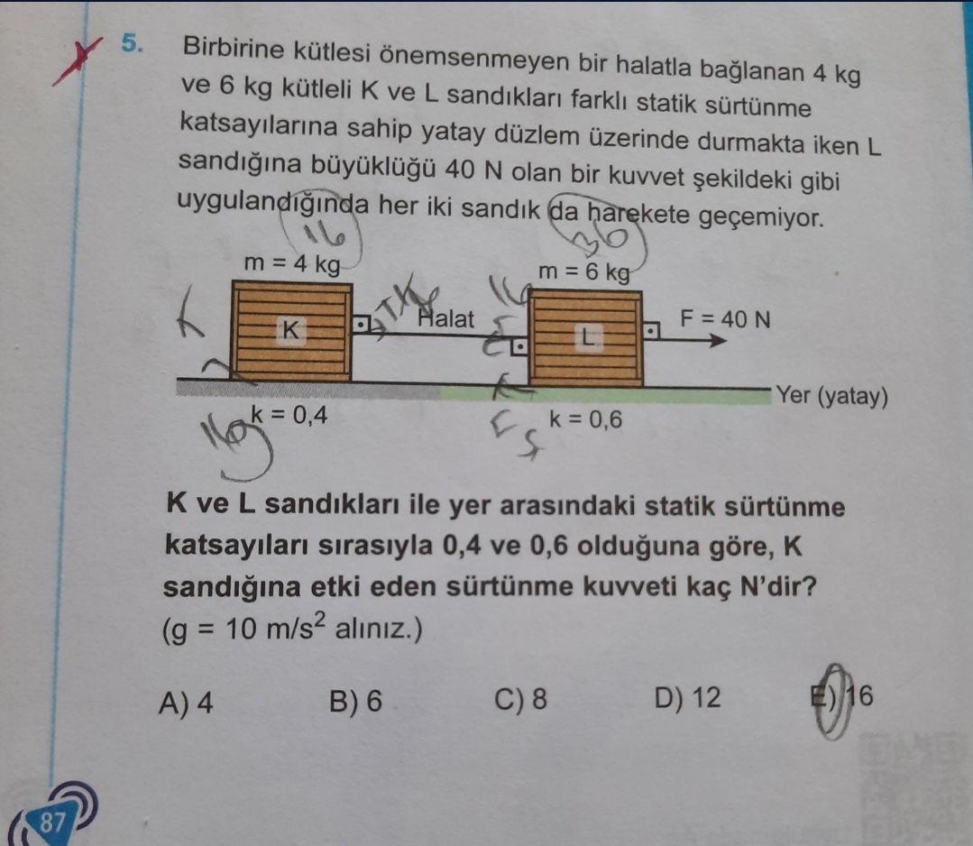 Birbirine kütlesi önemsenmeyen bir halatla bağlanan 4 kg ve 6 kg kütleli K ve L sandıkları farklı