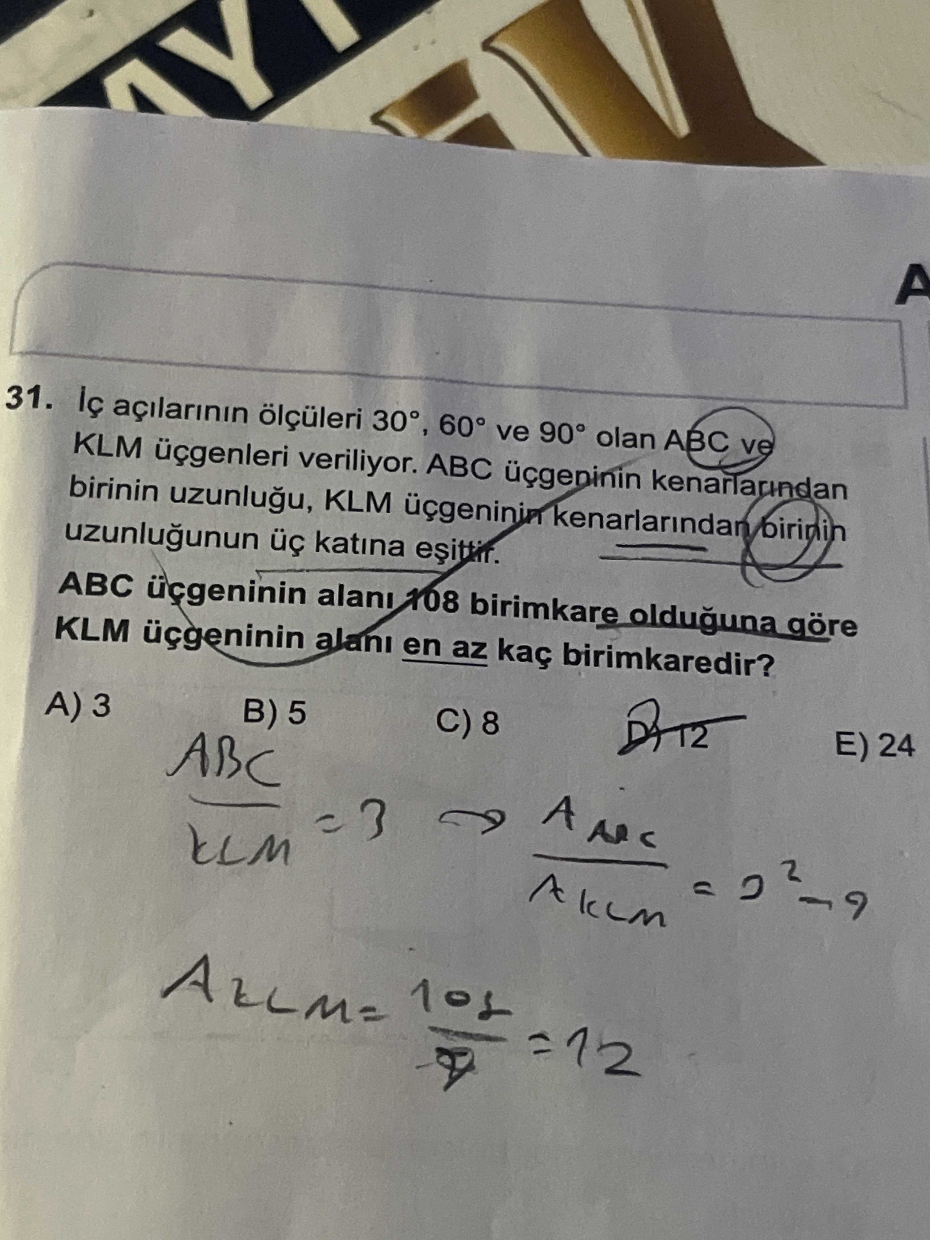 İç açılarının ölçüleri 30°, 60° ve 90° olan ABC ve KLM üçgenleri veriliyor. ABC üçgeninin