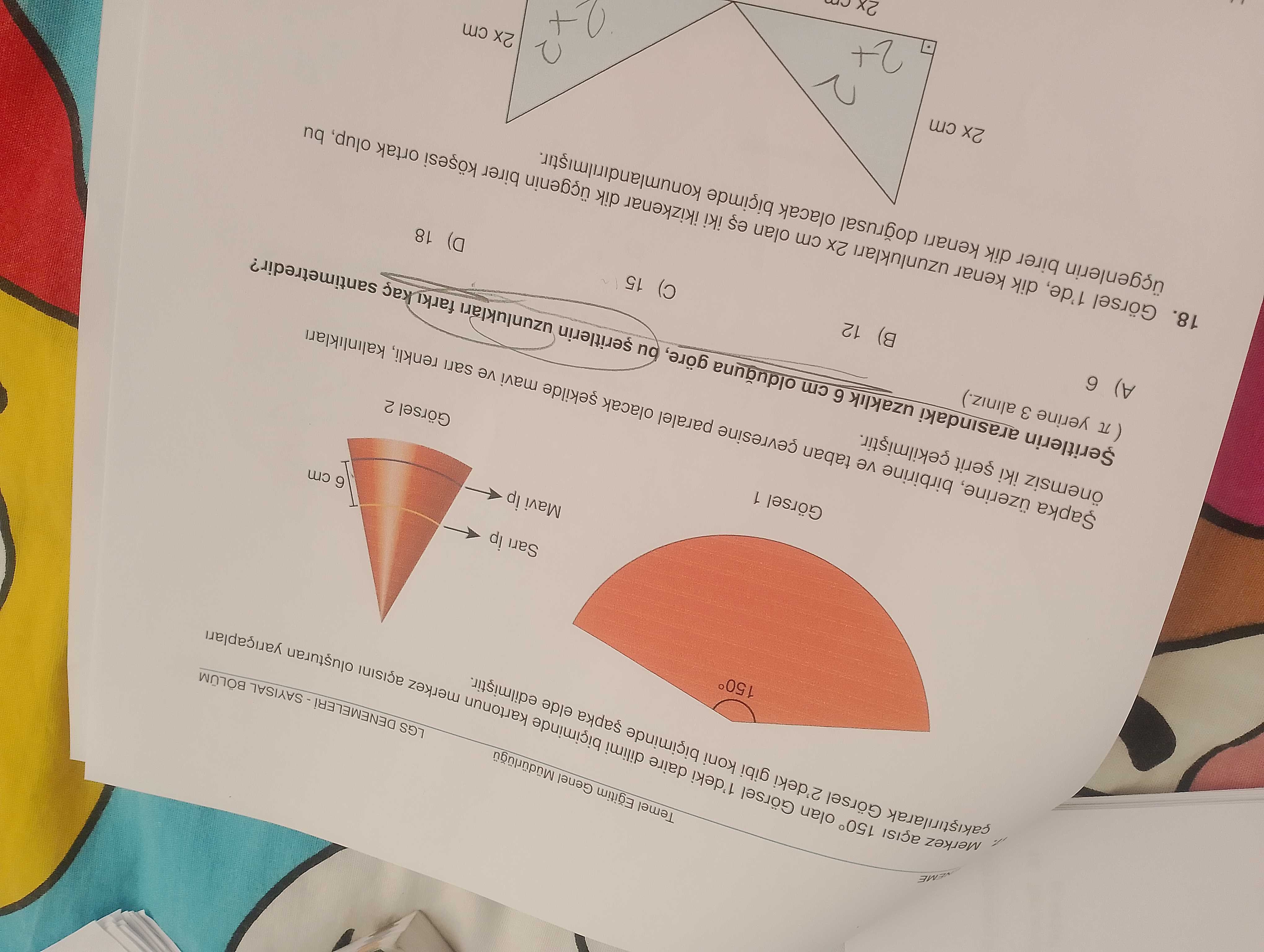 Merkez açısı 150° olan Görsel 1'deki daire dilimi biçiminde kartonun şapka elde edilmiştir