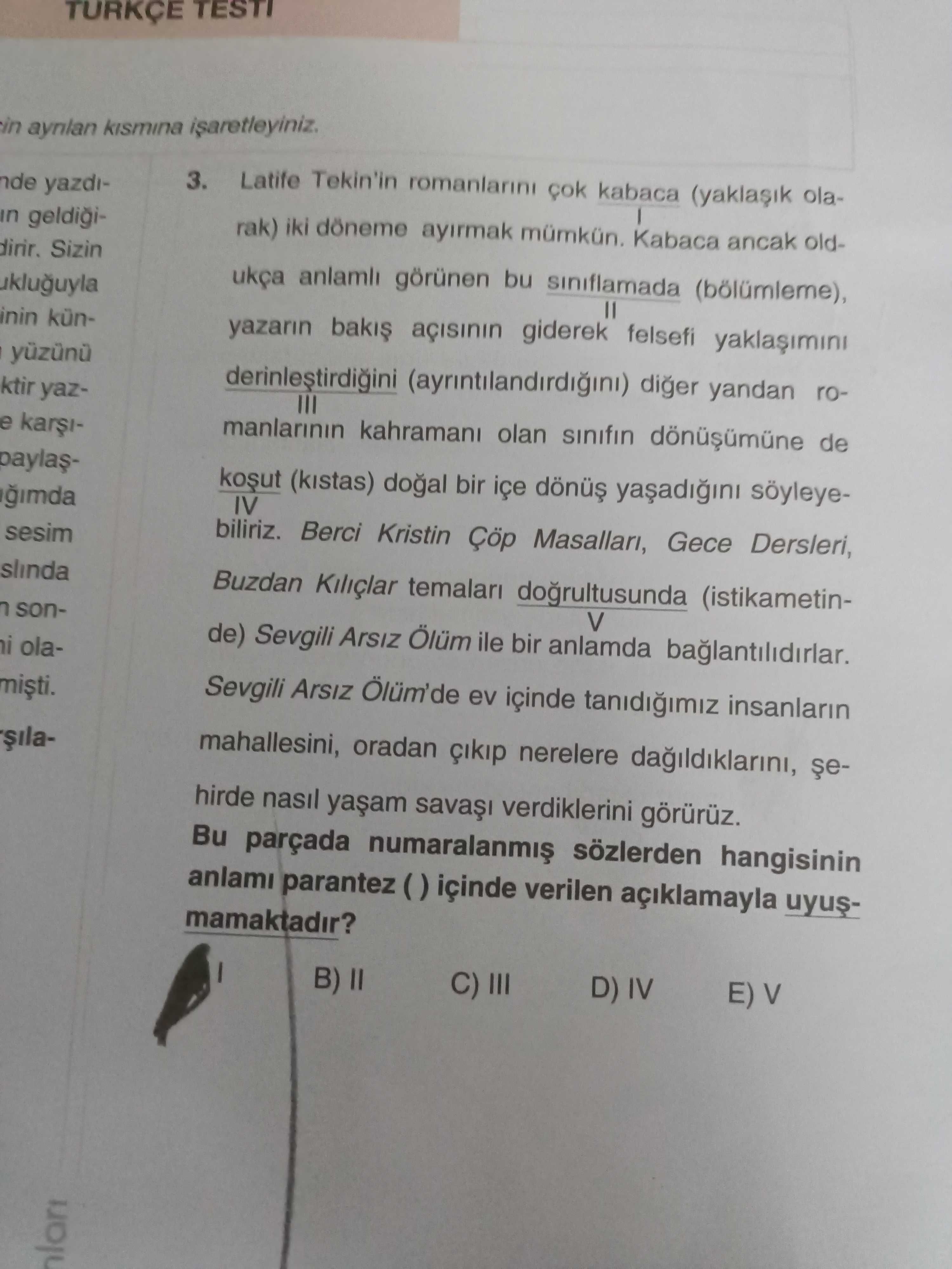 Latife Tekin'in romanlarını çok kabaca (yaklaşık olarak) iki döneme ayırmak mümkün. Kabaca ancak