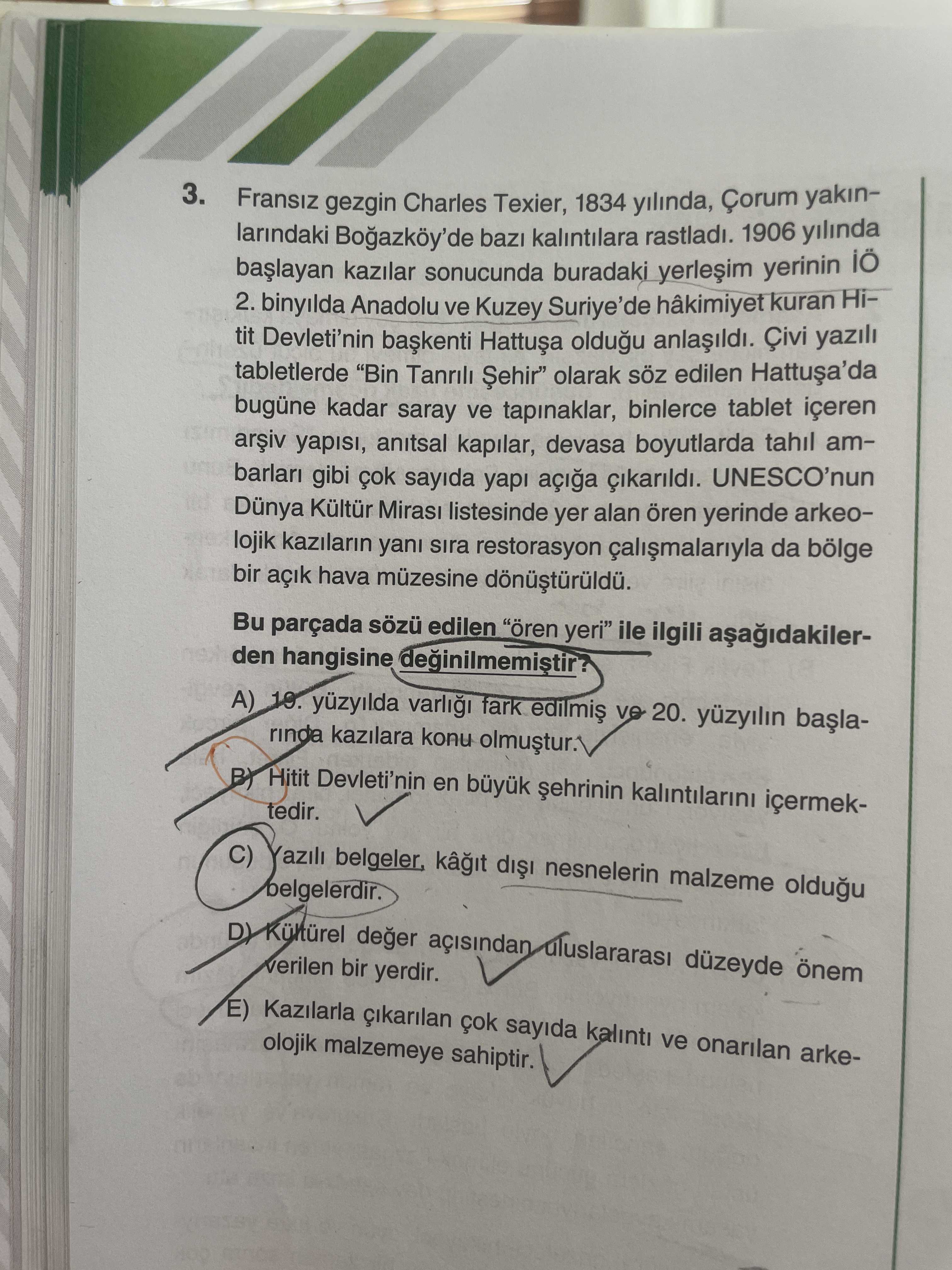 Fransız gezgin Charles Texier, 1834 yılında, Çorum yakınlarındaki Boğazköy'de bazı kalıntılara