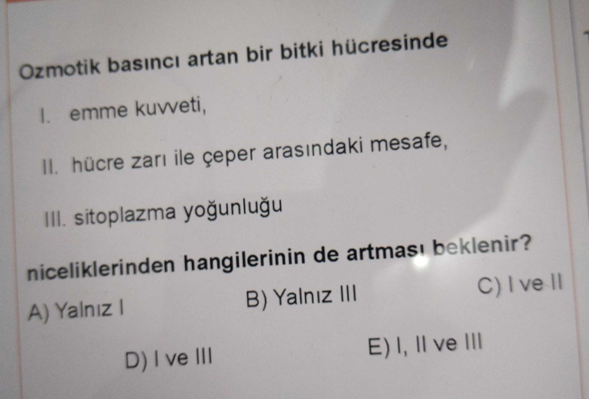 Ozmotik basıncı artan bir bitki hücresinde I. emme kuvveti, II. hücre zarı ile çeper arasındaki mesafe, III. sitoplazma