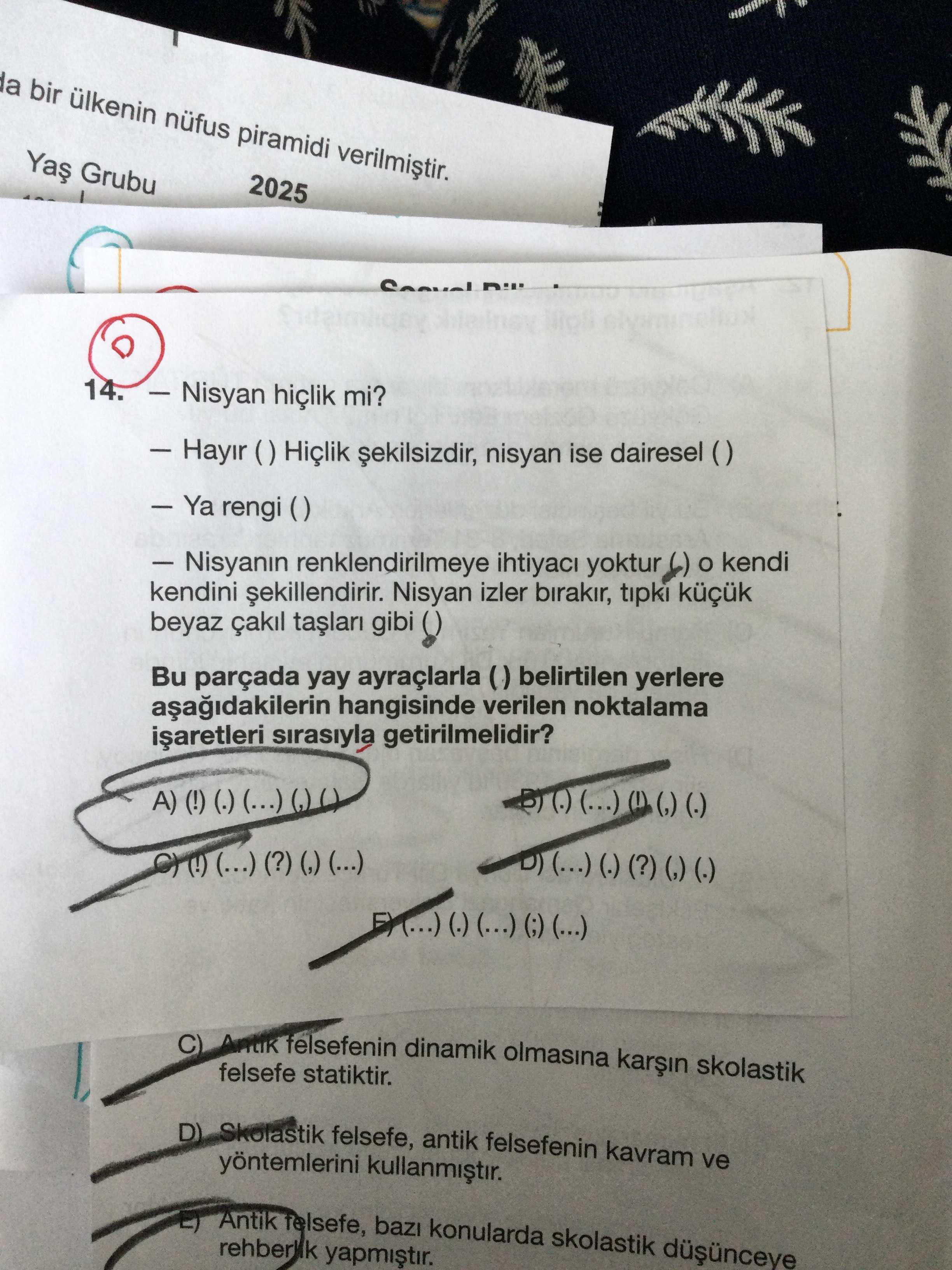 — Nisyan hiçlik mi? — Hayır () Hiçlik şekilsizdir, nisyan ise dairesel () — Ya rengi () — Nisyanın