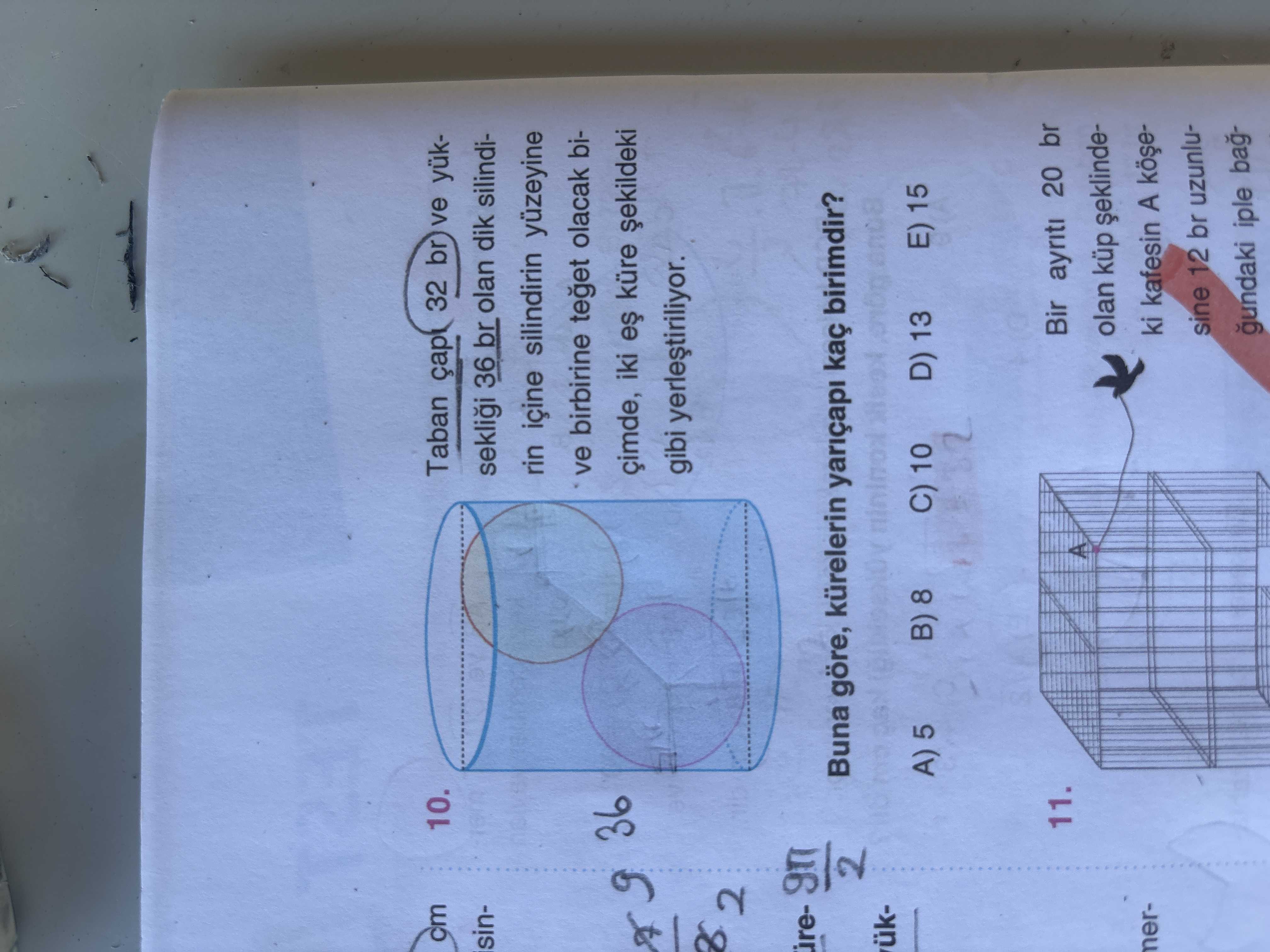 Taban çapı 32 br ve yüksekliği 36 br olan dik silindirin içine silindirin yüzeyine ve birbirine