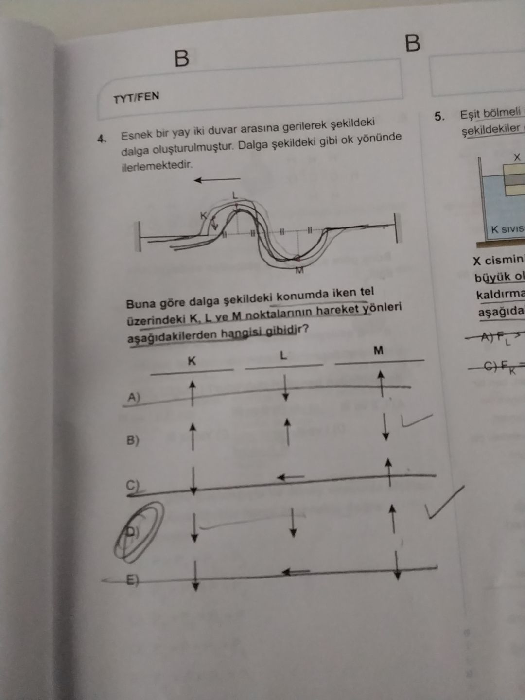Esnek bir yay iki duvar arasına gerilerek şekildeki dalga oluşturulmuştur. Dalga şekildeki gibi ok