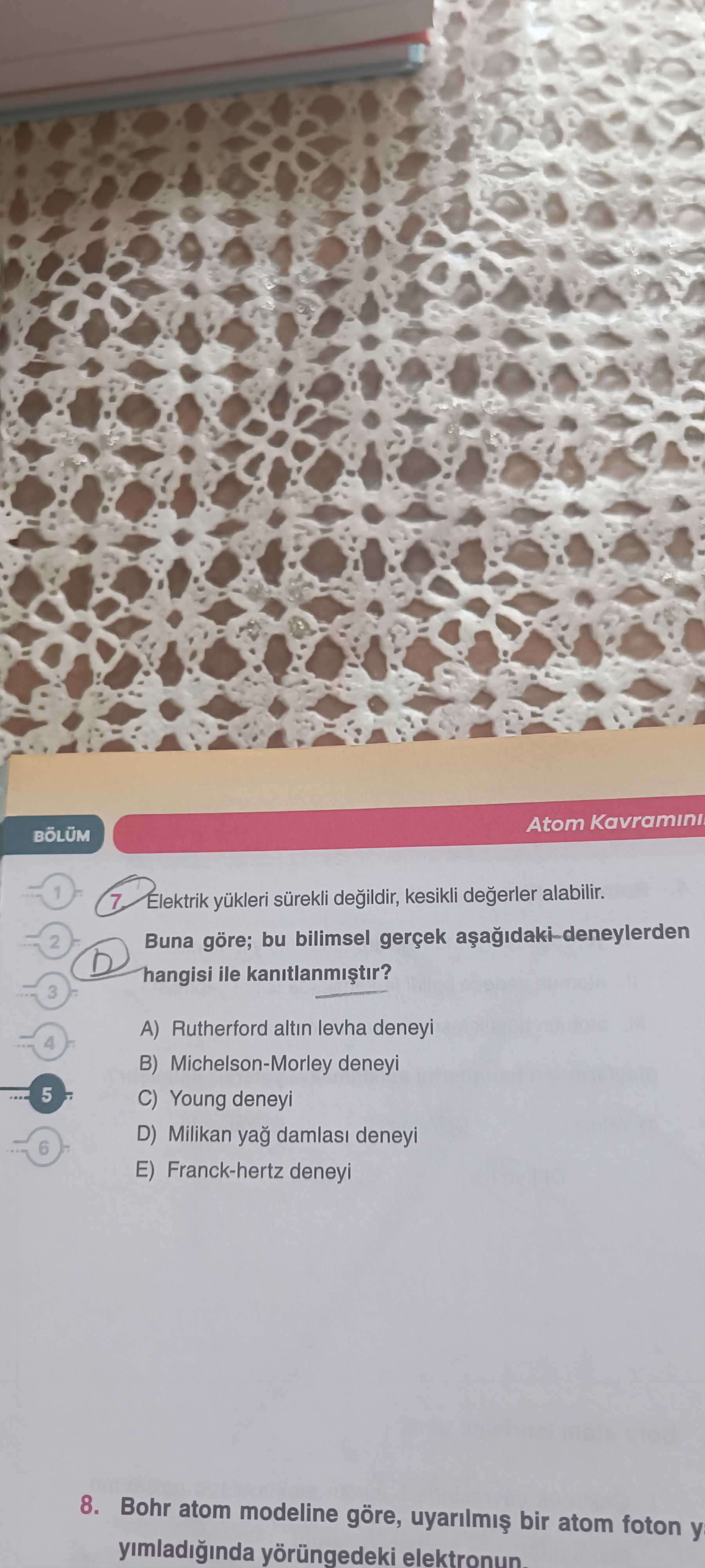 Elektrik yükleri sürekli değildir, kesikli değerler alabilir. Buna göre; bu bilimsel gerçek