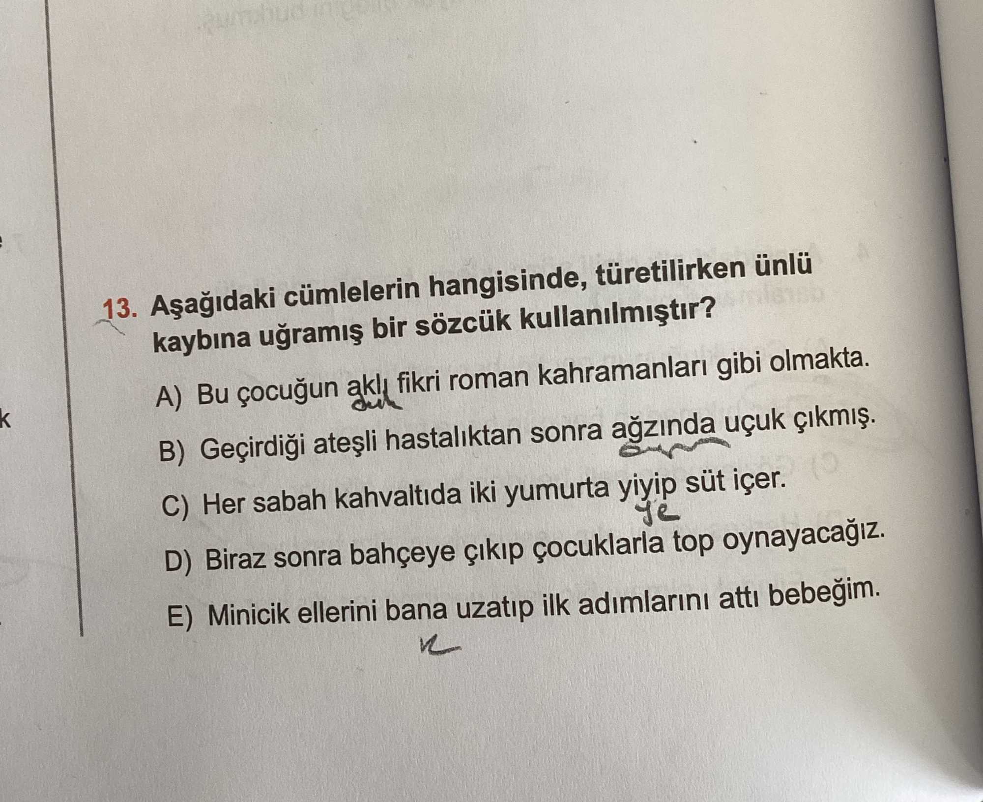 Aşağıdaki cümlelerin hangisinde, türetilirken ünlü kaybına uğramış bir sözcük kullanılmıştır?