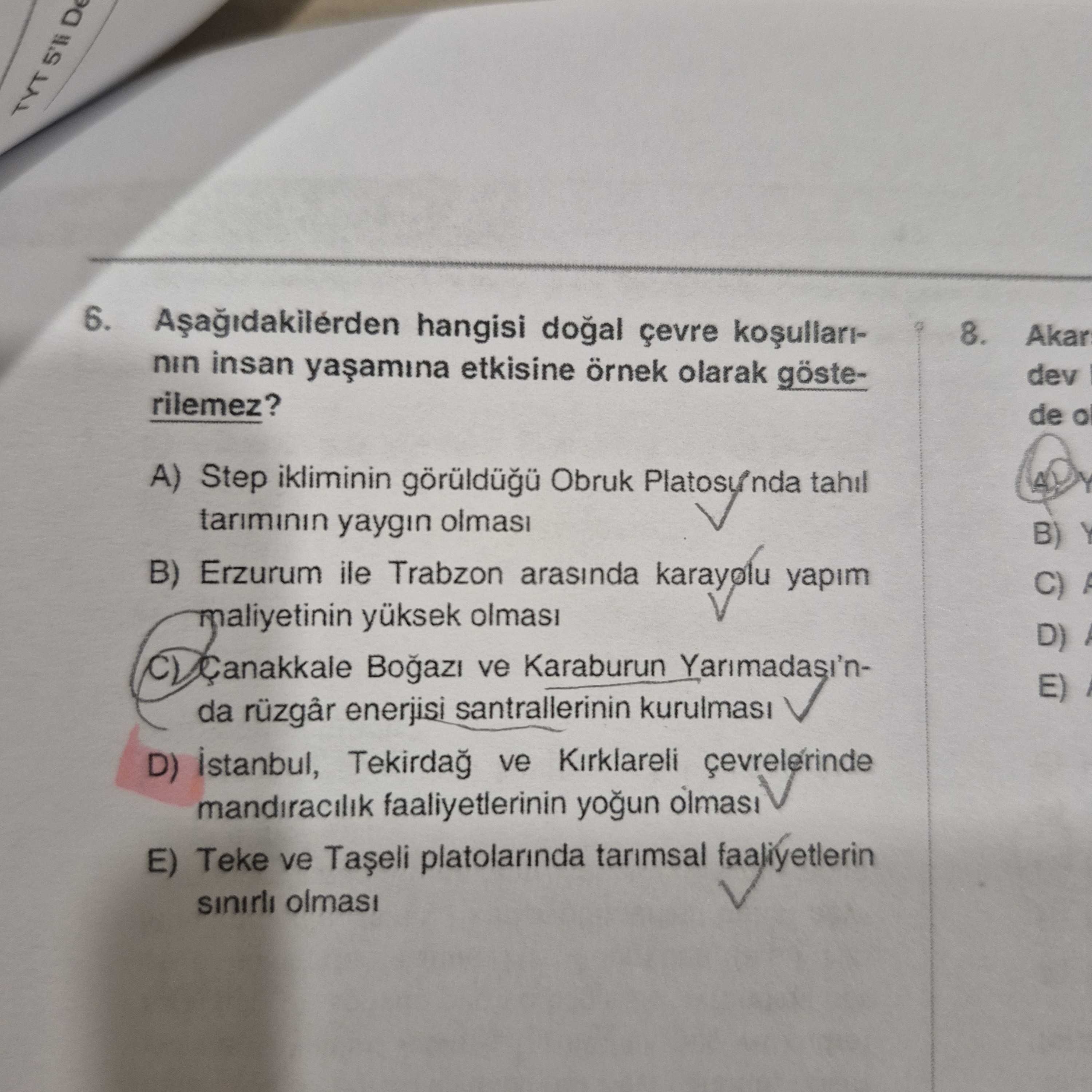 Aşağıdakilerden hangisi doğal çevre koşullarının insan yaşamına etkisine örnek olarak gösterilemez?