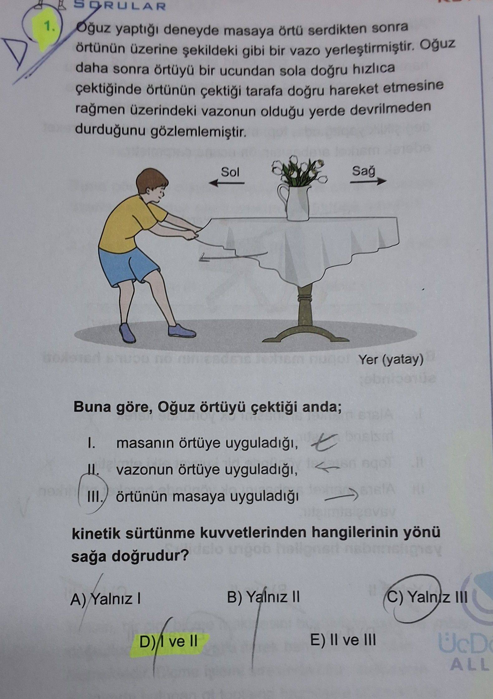 Oğuz yaptığı deneyde masaya örtü serdikten sonra örtünün üzerine şekildeki gibi bir vazo
