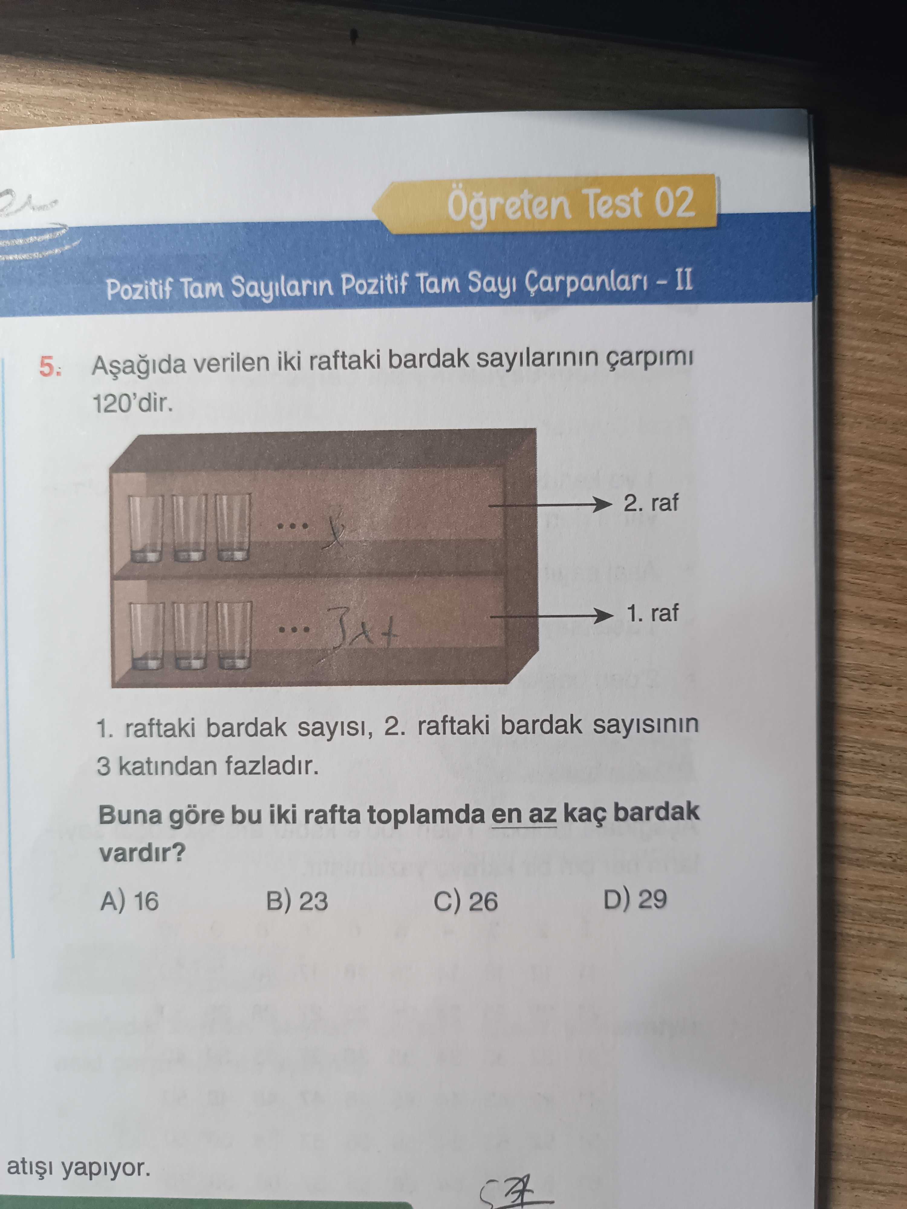 Aşağıda verilen iki raftaki bardak sayılarının çarpımı 120'dir. 1. raftaki bardak sayısı, 2. raftaki