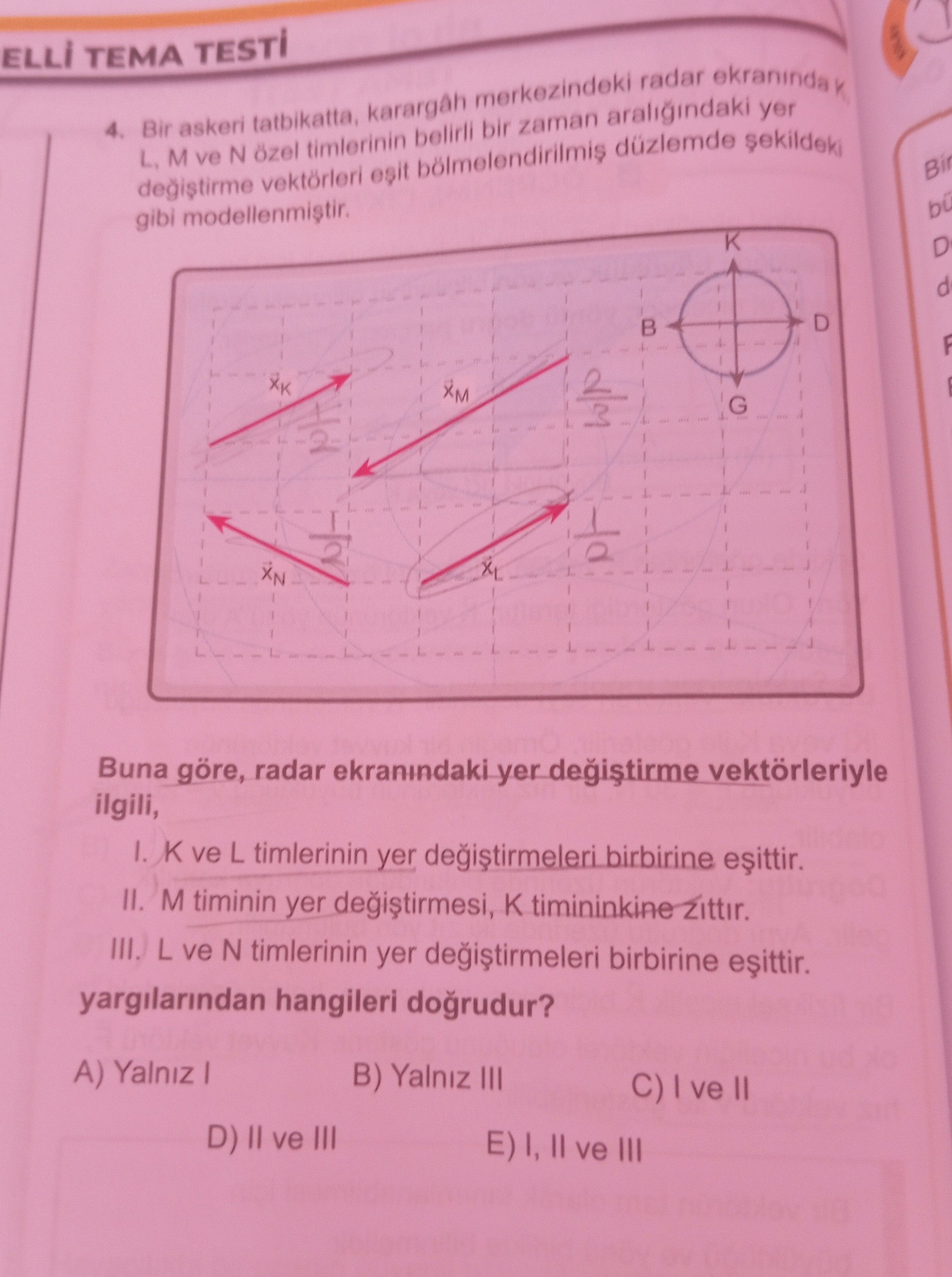 Bir askeri tatbikatta, karargâh merkezindeki radar ekranında K, L, M ve N özel timlerinin belirli