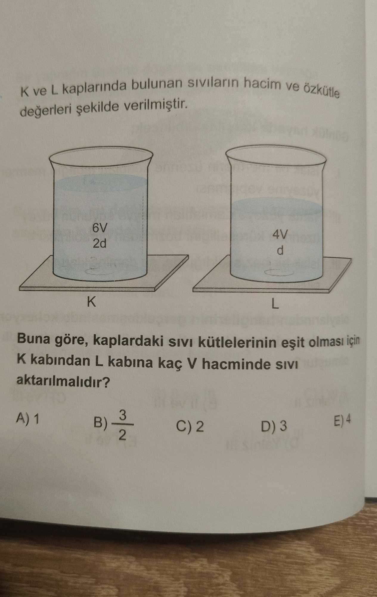 K ve L kaplarında bulunan sıvıların hacim ve özkütle değerleri şekilde verilmiştir. Buna göre