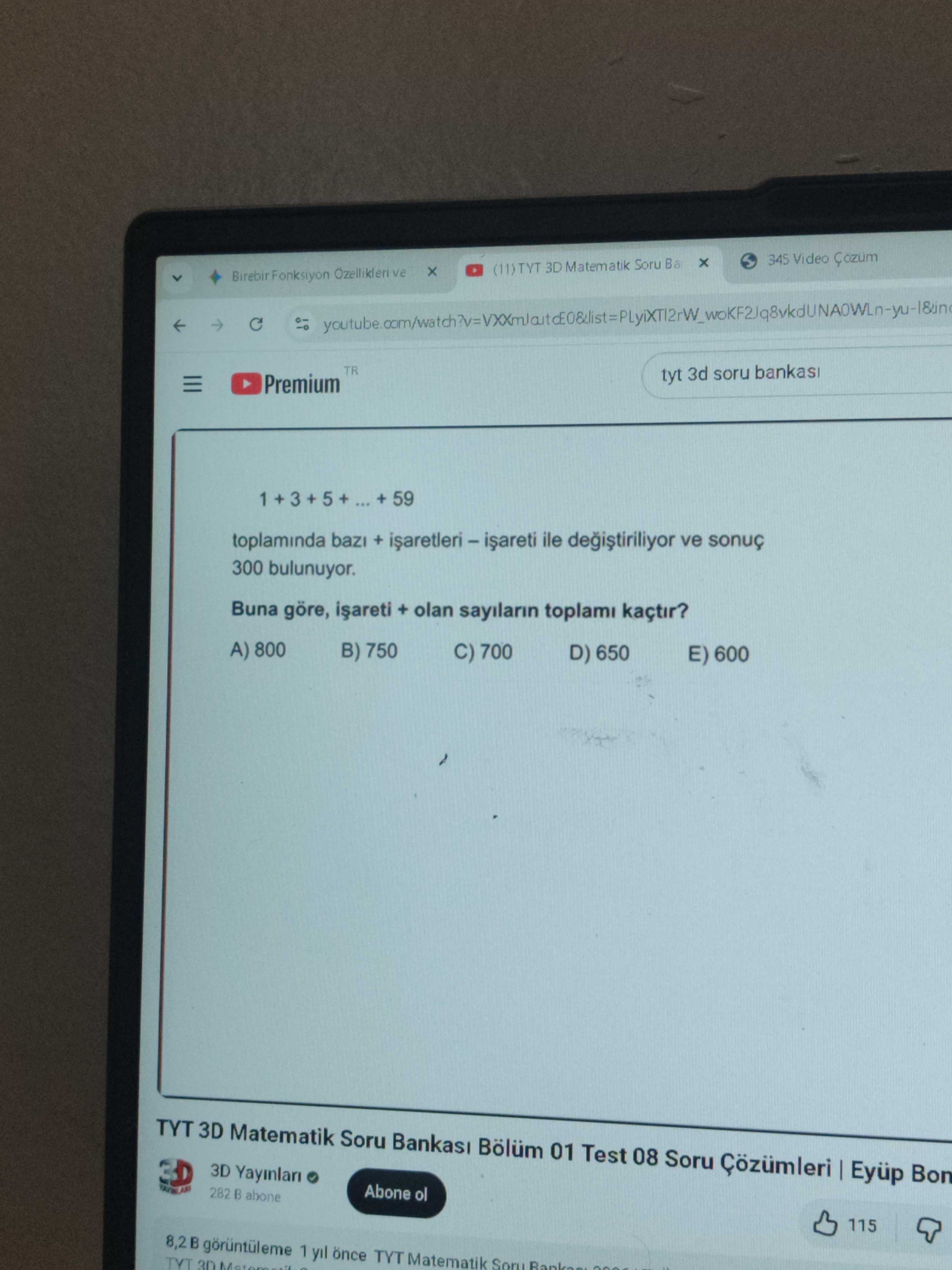 1 + 3 + 5 + ... + 59 toplamında bazı + işaretleri – işareti ile değiştiriliyor ve sonuç 300
