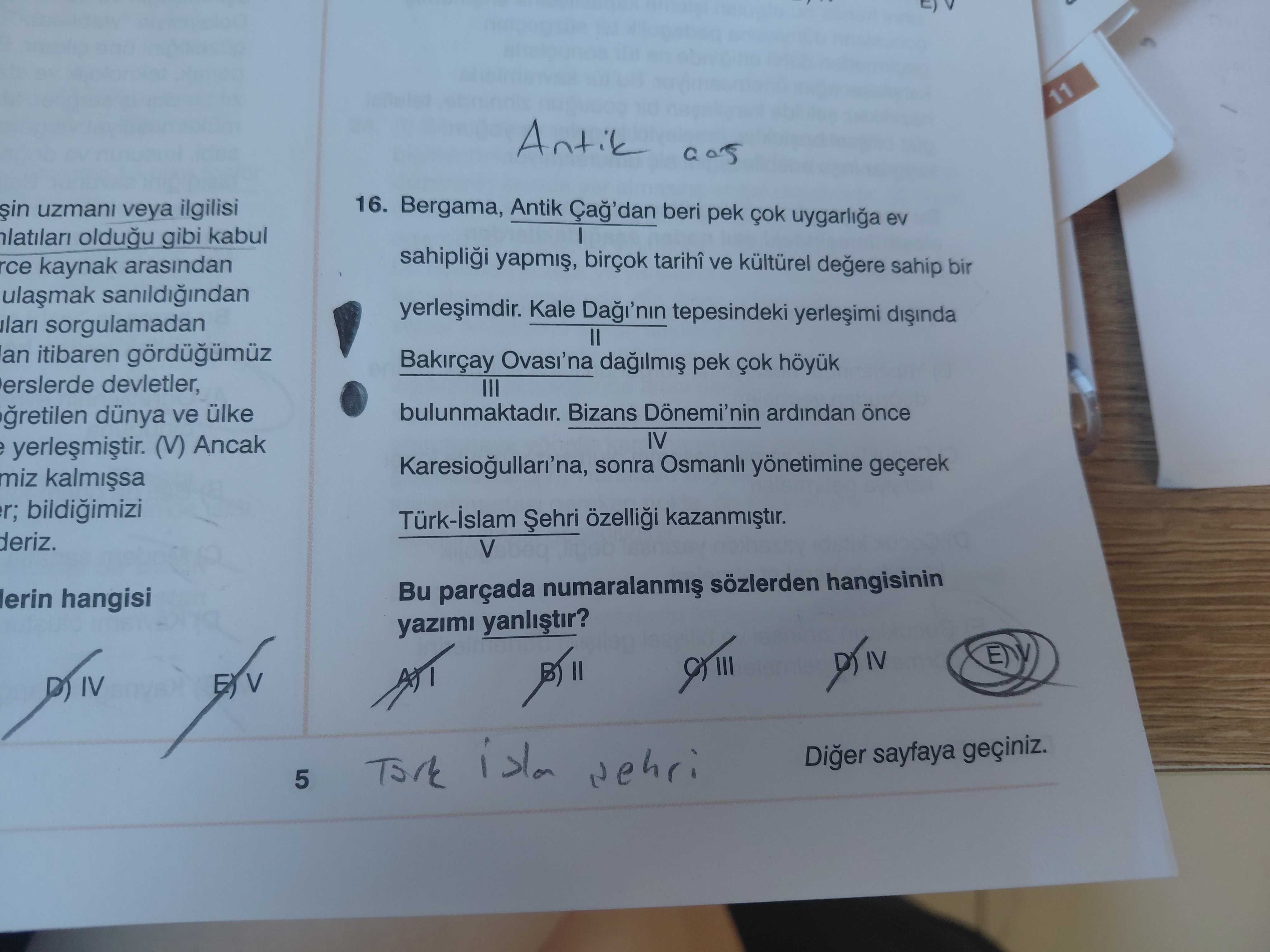 Bergama, Antik Çağ'dan beri pek çok uygarlığa ev I sahipliği yapmış, birçok tarihi ve kültürel