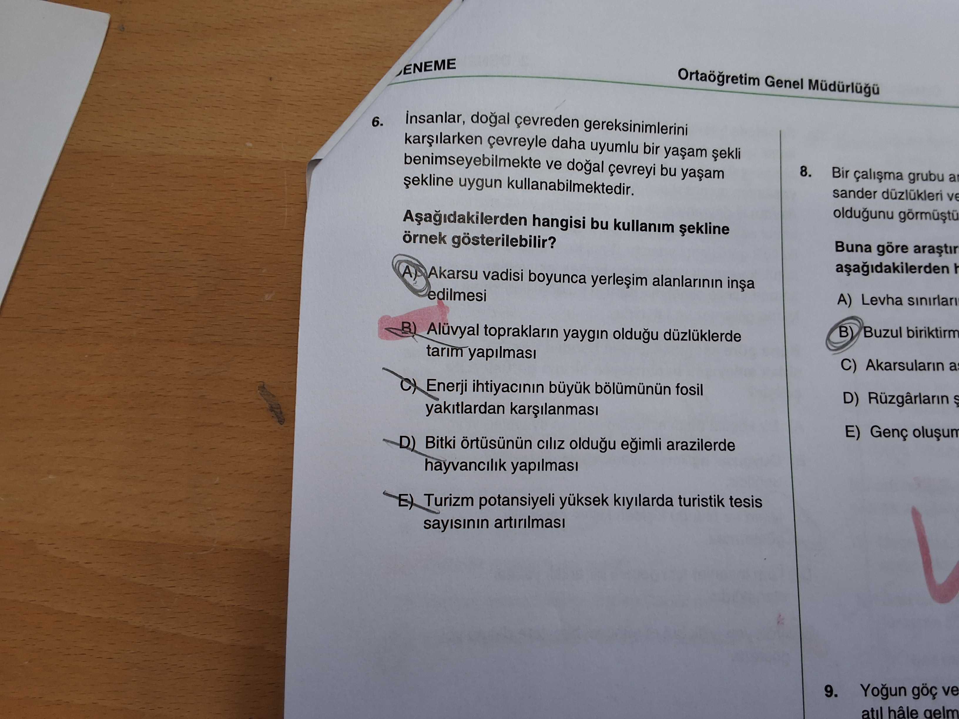 İnsanlar, doğal çevreden gereksinimlerini karşılarken çevreyle daha uyumlu bir yaşam şekli