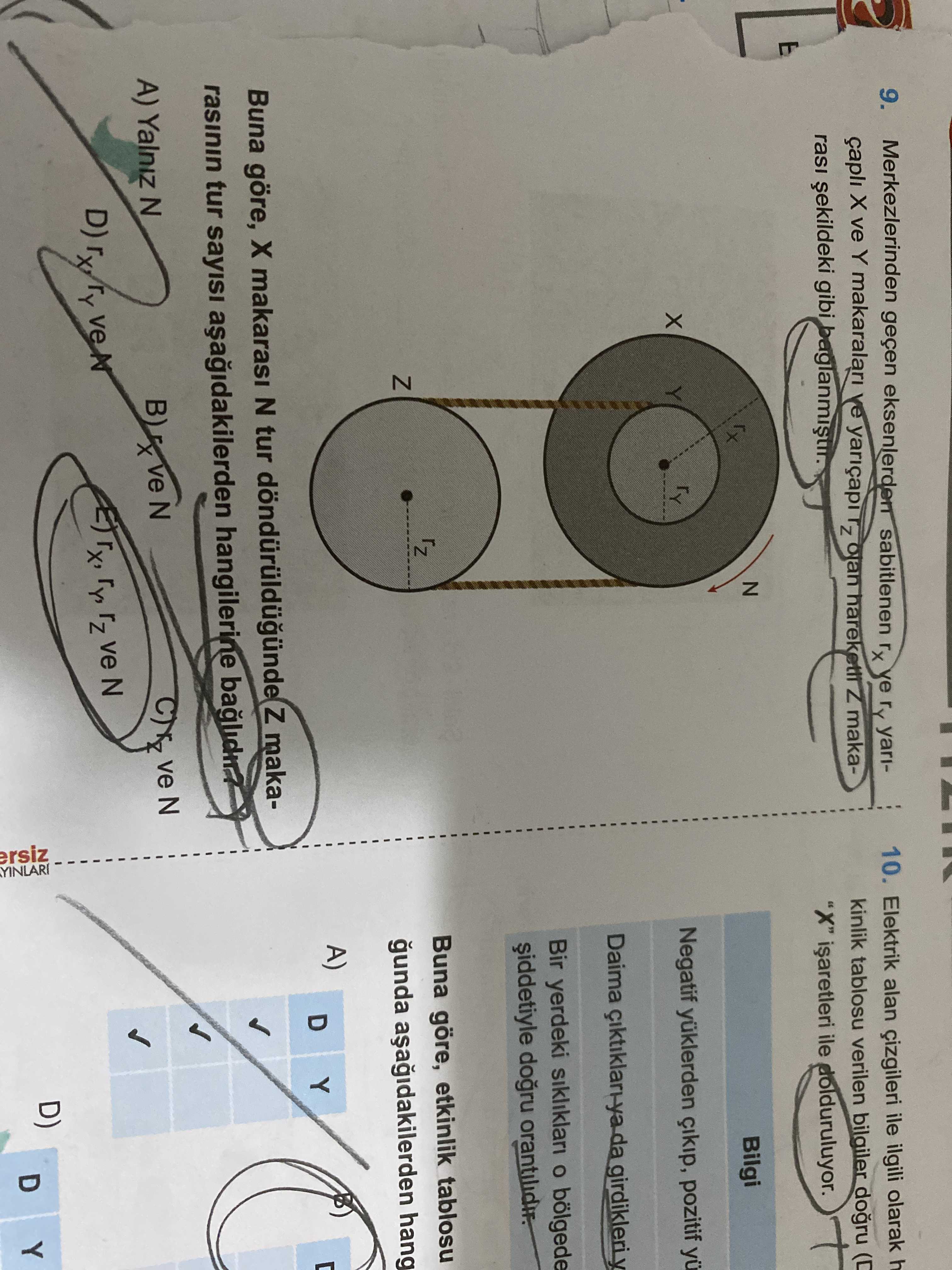 Merkezlerinden geçen eksenlerden sabitlenen rₓ ve rᵧ yarıçaplı X ve Y makaraları ve yarıçapı r_z