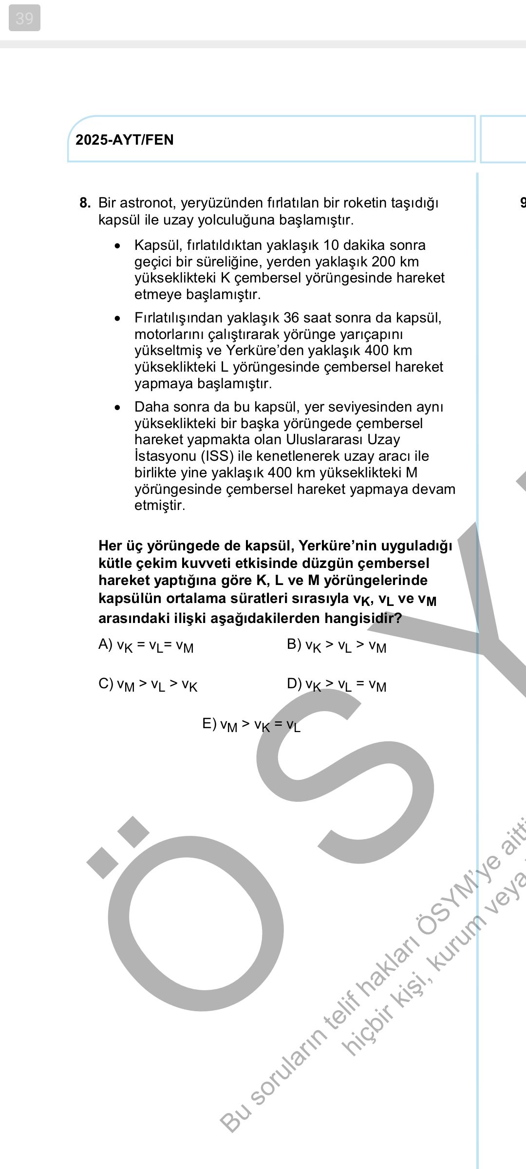Bir astronot, yeryüzünden fırlatılan bir roketin taşıdığı kapsül ile uzay yolculuğuna başlamıştır. •