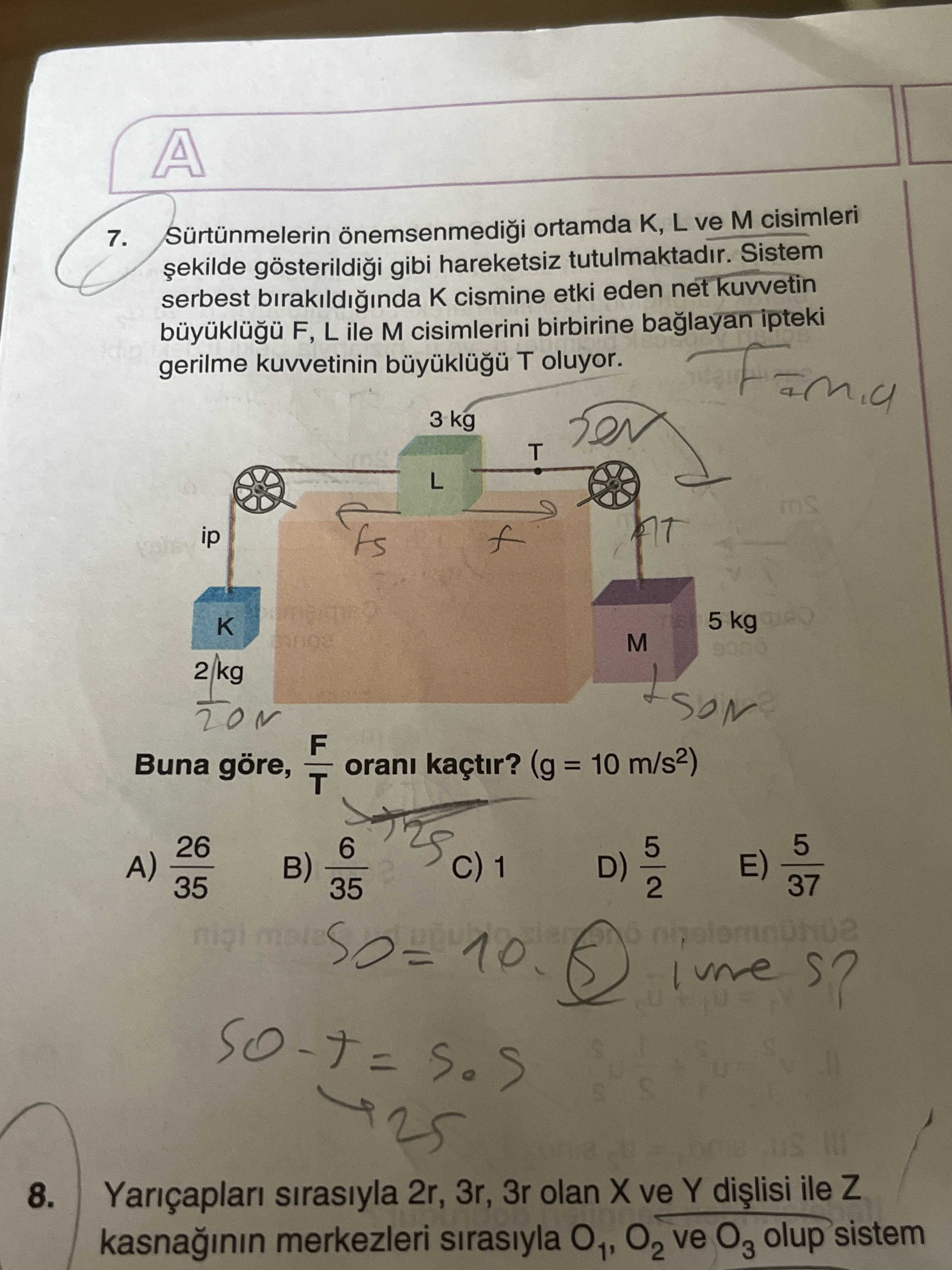 Sürtünmelerin önemsenmediği ortamda K, L ve M cisimleri şekilde gösterildiği gibi hareketsiz
