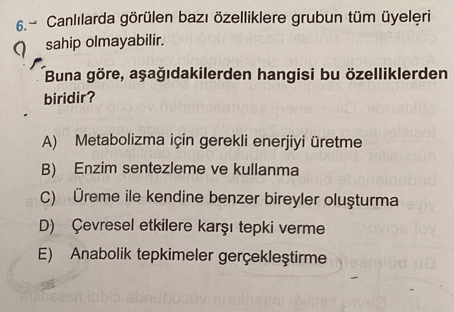 Canlılarda görülen bazı özelliklere grubun tüm üyeleri sahip olmayabilir. Buna göre, aşağıdakilerden