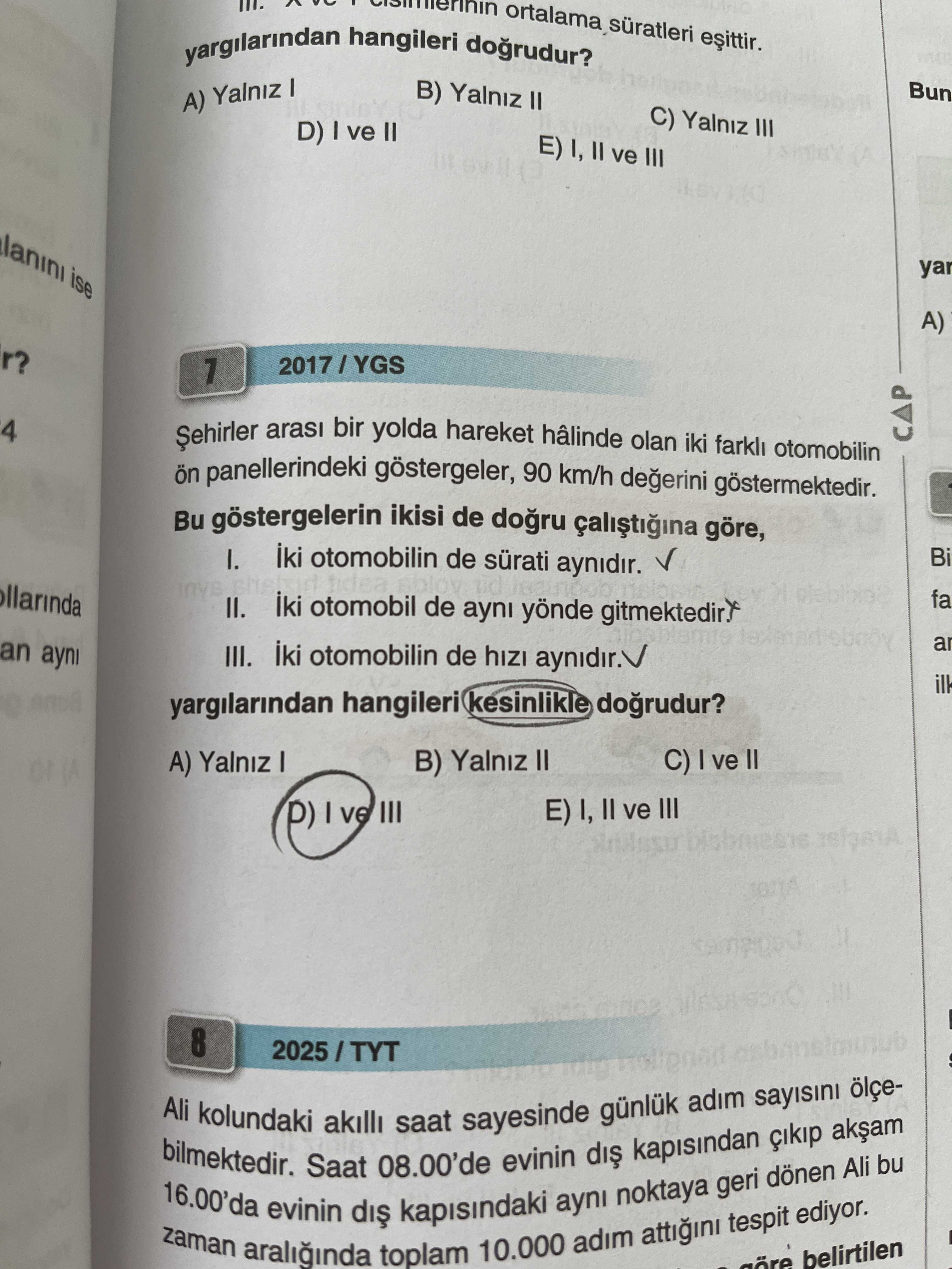 7 2017 / YGS Şehirler arası bir yolda hareket hâlinde olan iki farklı otomobilin ön panellerindeki