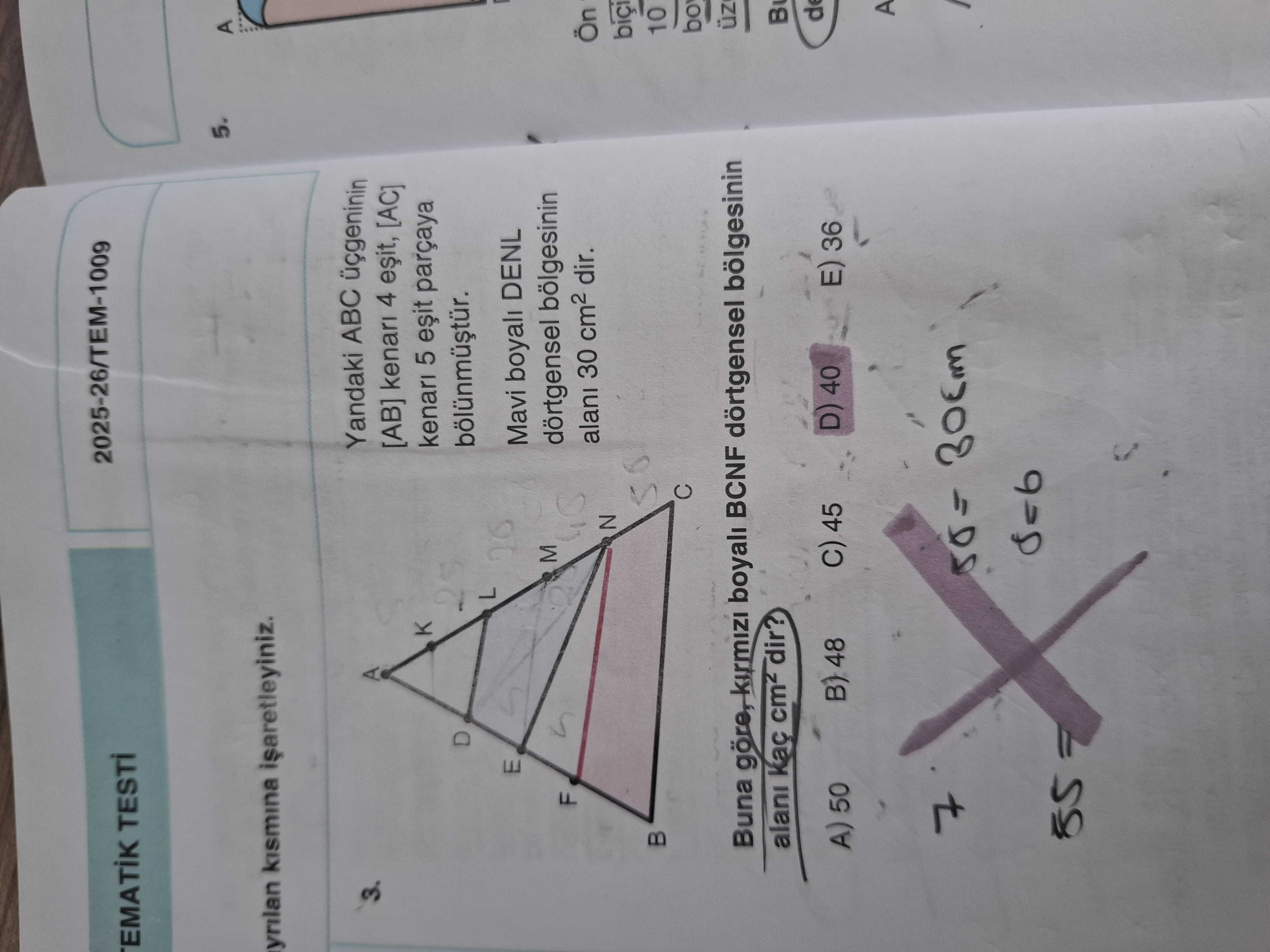 Yandaki ABC üçgeninin [AB] kenarı 4 eşit, [AC] kenarı 5 eşit parçaya bölünmüştür. Mavi boyalı DENL