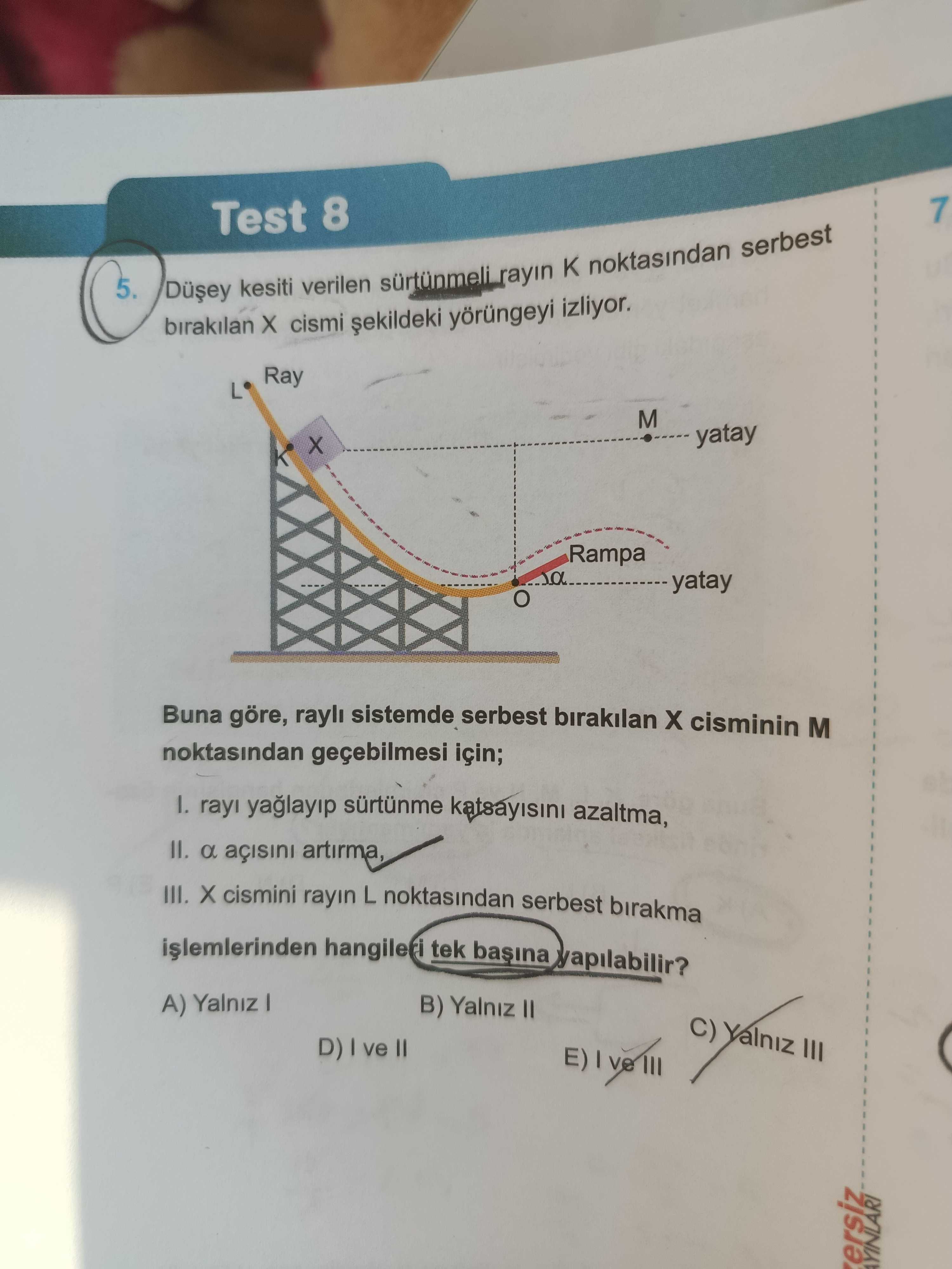 Düşey kesiti verilen sürtünmeli rayın K noktasından serbest bırakılan X cismi şekildeki yörüngeyi