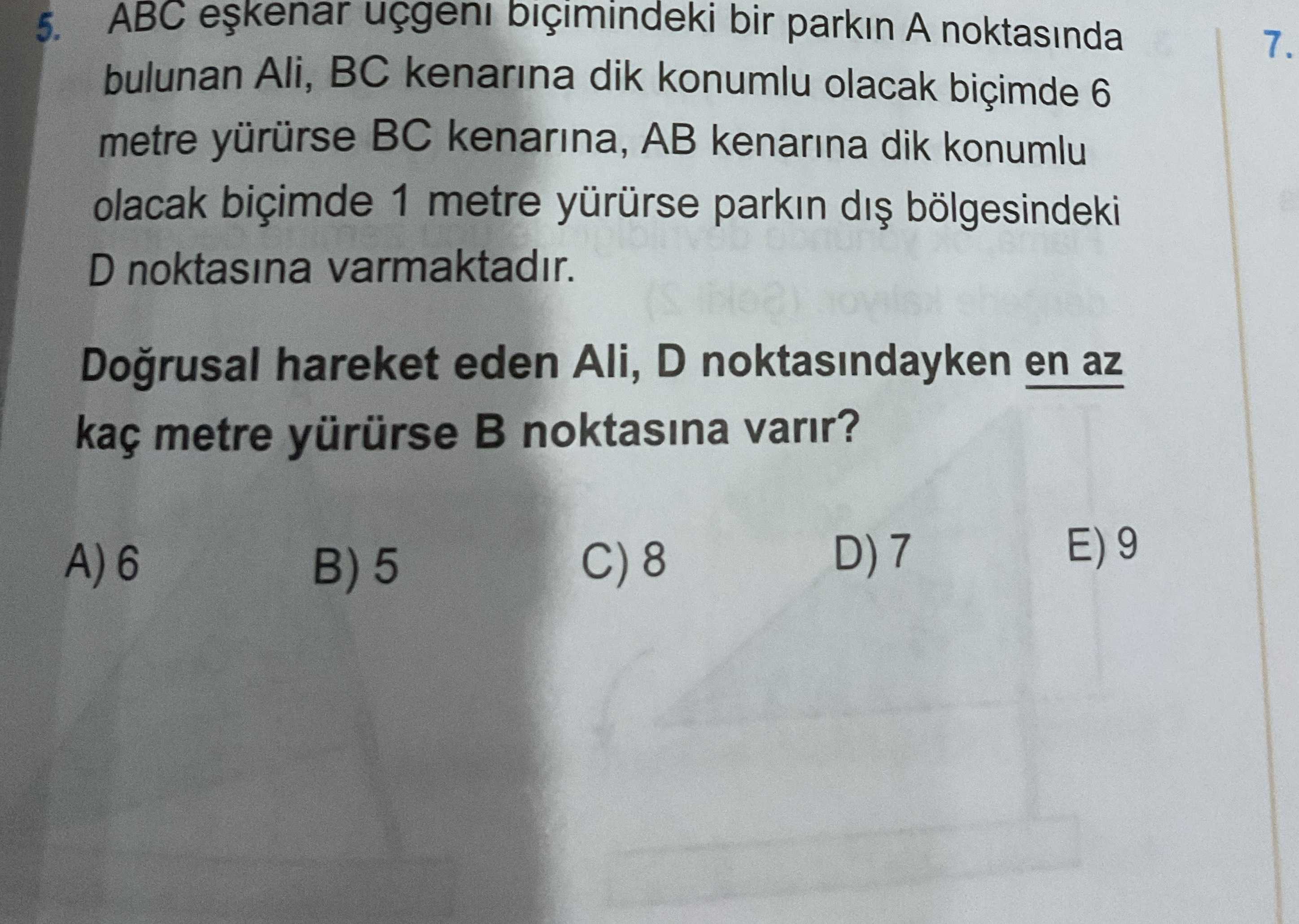 ABC eşkenar üçgeni biçimindeki bir parkın A noktasında bulunan Ali, BC kenarına dik konumlu olacak