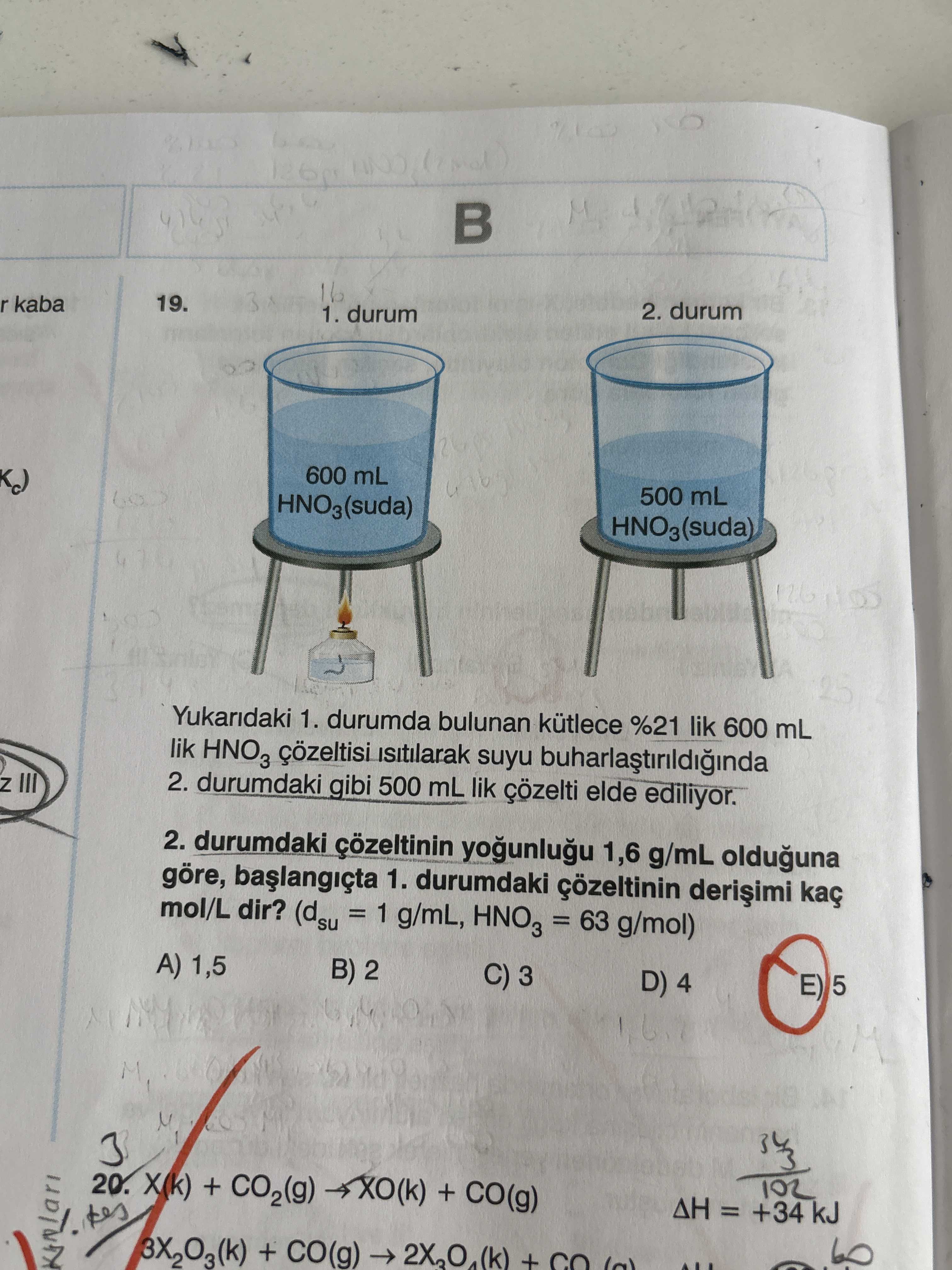 Yukarıdaki 1. durumda bulunan kütlece %21 lik 600 mL lik HNO₃ çözeltisi ısıtılarak suyu
