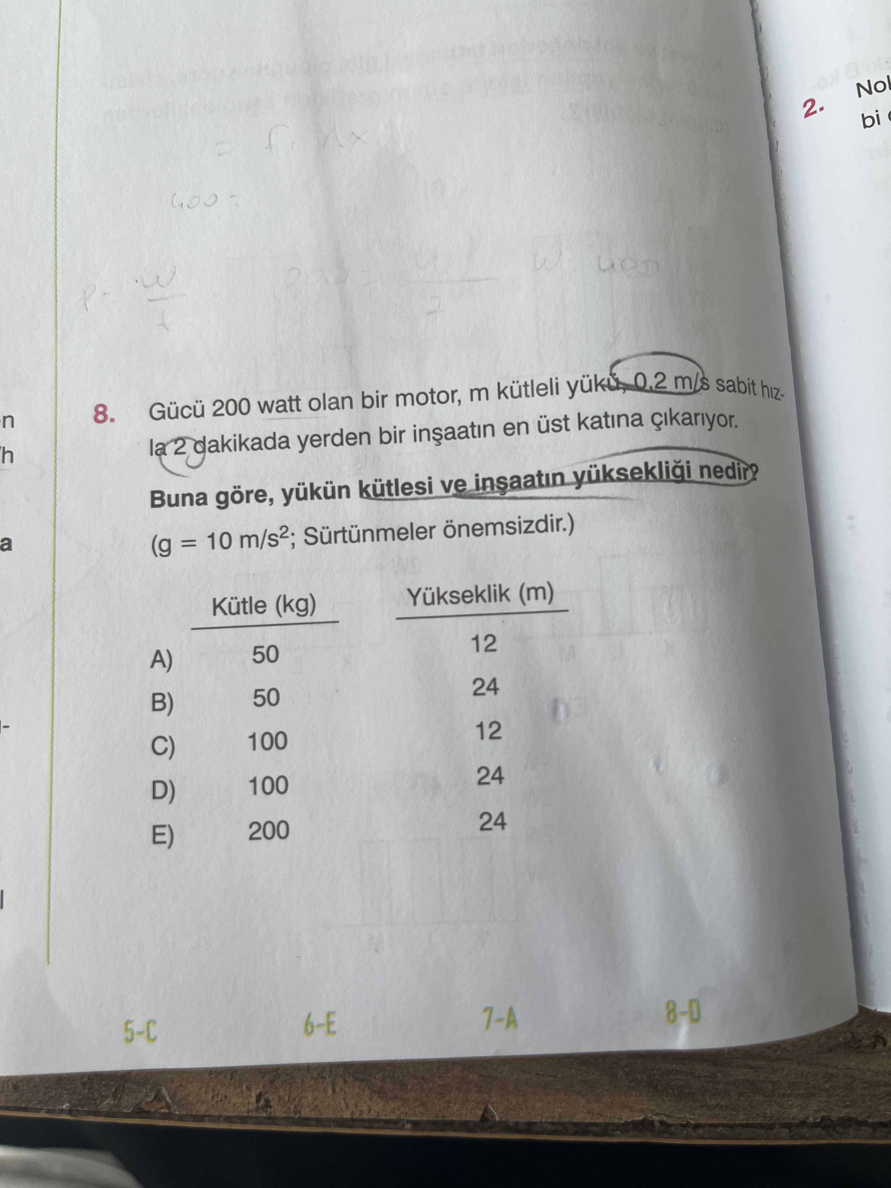 Gücü 200 watt olan bir motor, m kütleli yükü, 0.2 m/s sabit hızla 2 dakikada yerden bir inşaatın en