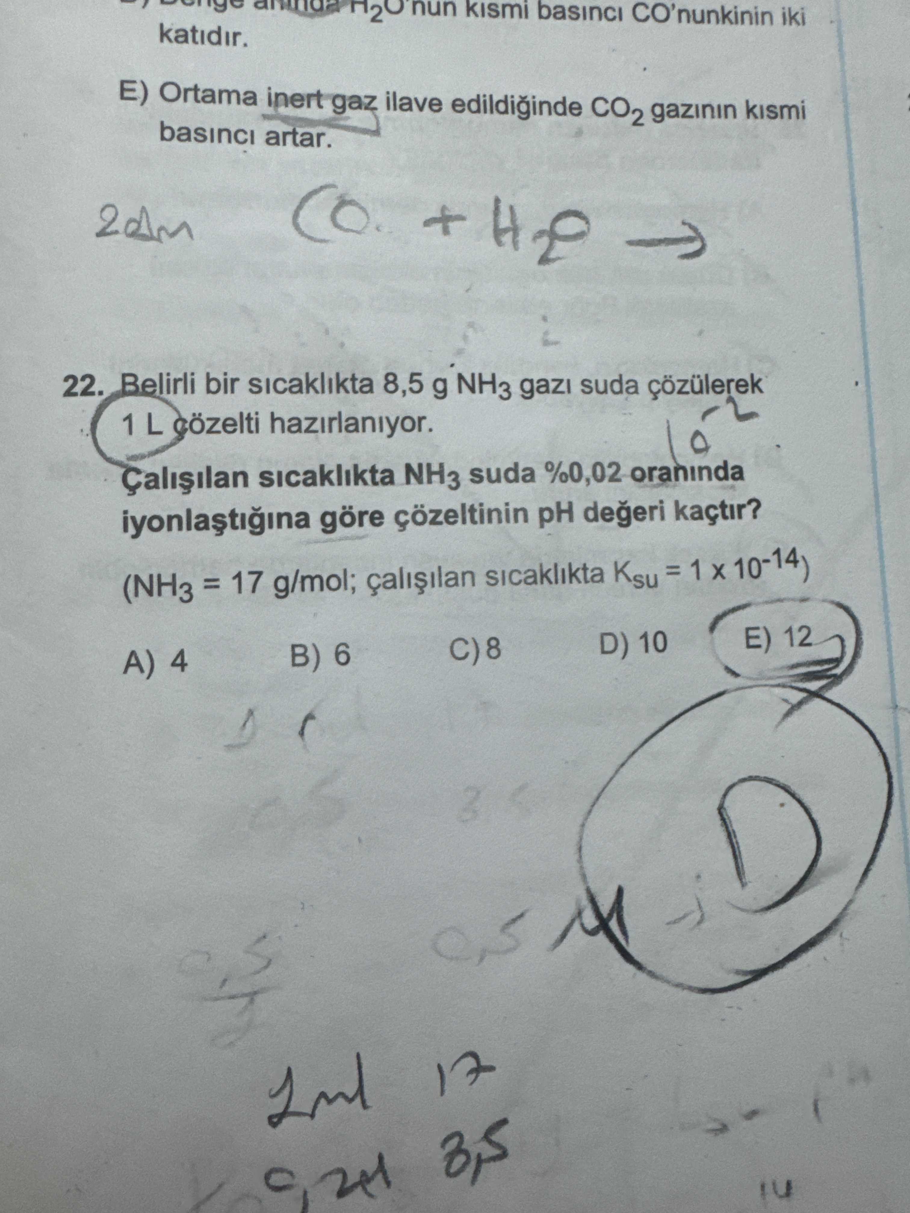 Belirli bir sıcaklıkta 8,5 g NH₃ gazı suda çözülerek 1 L çözelti hazırlanıyor. Çalışılan sıcaklıkta