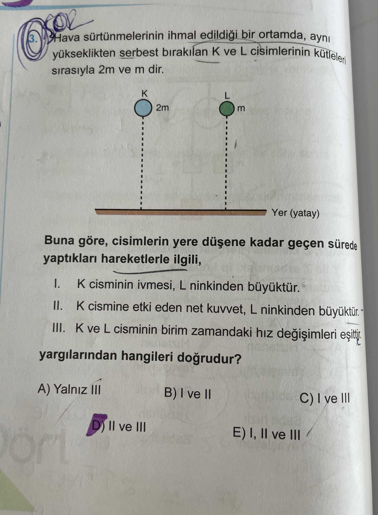 Hava sürtünmelerinin ihmal edildiği bir ortamda, aynı yükseklikten serbest bırakılan K ve L cisimlerinin kütleleri sırasıyla 2m