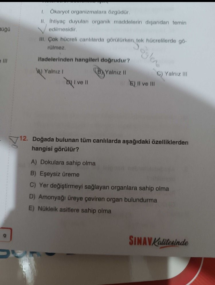 I. Ökaryot organizmalara özgüdür. II. İhtiyaç duyulan organik maddelerin dışarıdan temin