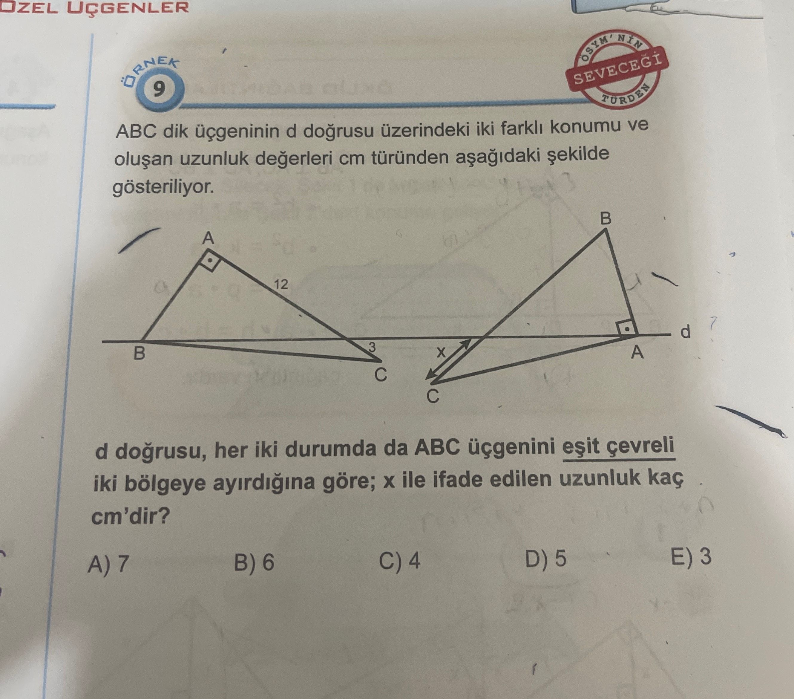 ABC dik üçgeninin d doğrusu üzerindeki iki farklı konumu ve oluşan uzunluk değerleri cm türünden
